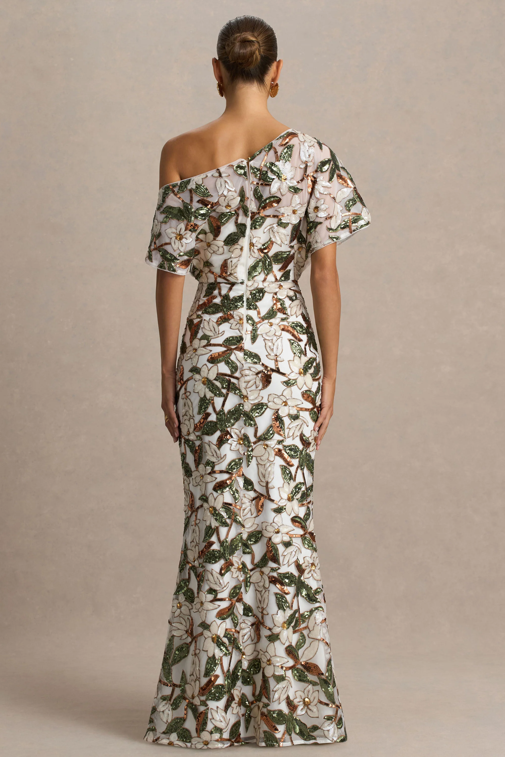 Iony | Witte en Groene Pailletten Bloemen en Mesh Maxi Jurk Met Asymmetrische Hals - Image 5