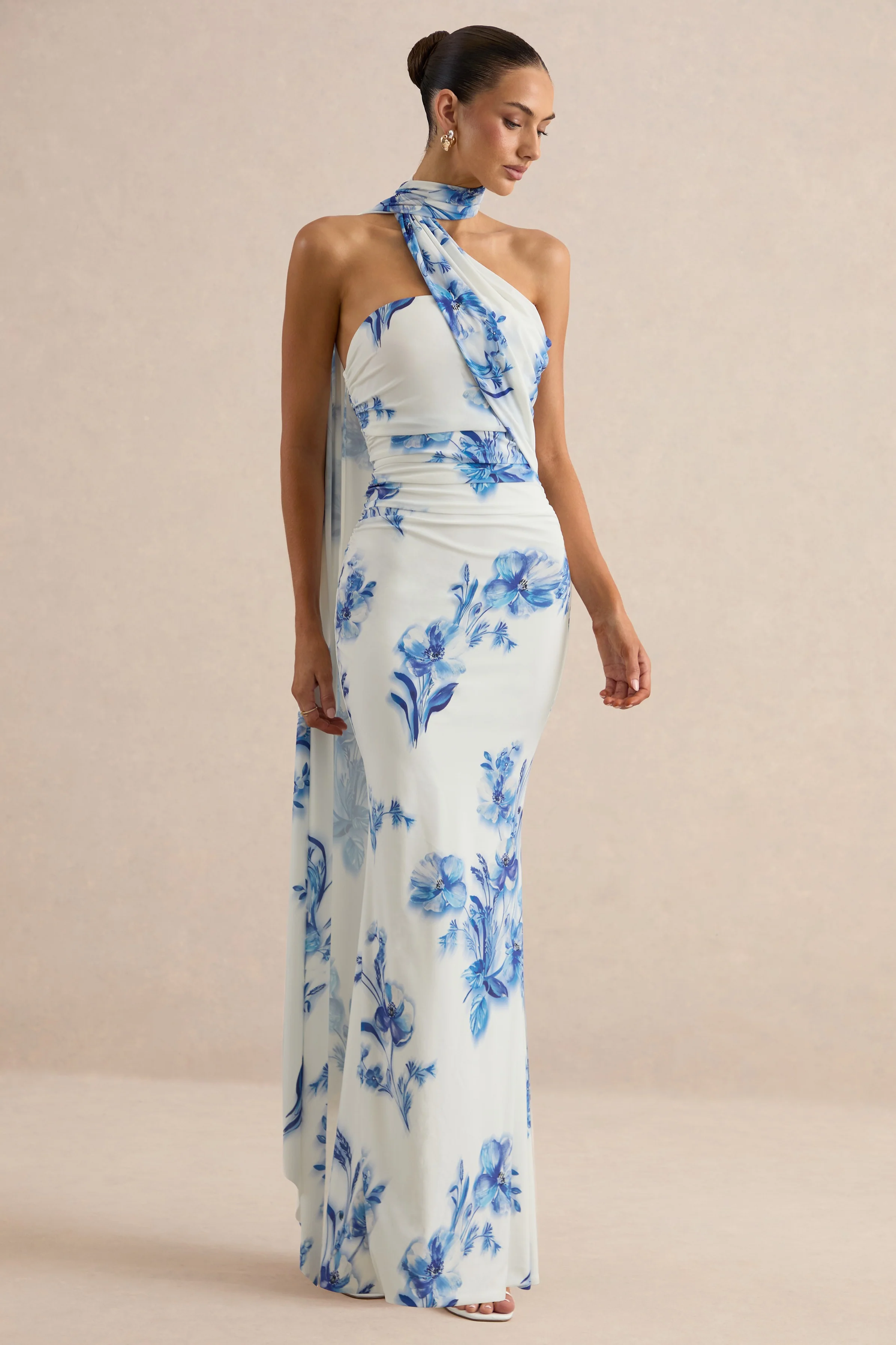 Iraida | Blauwe Bloemenprint Jurk Met Hoge Hals Maxi En Sjaaldetail - Image 4