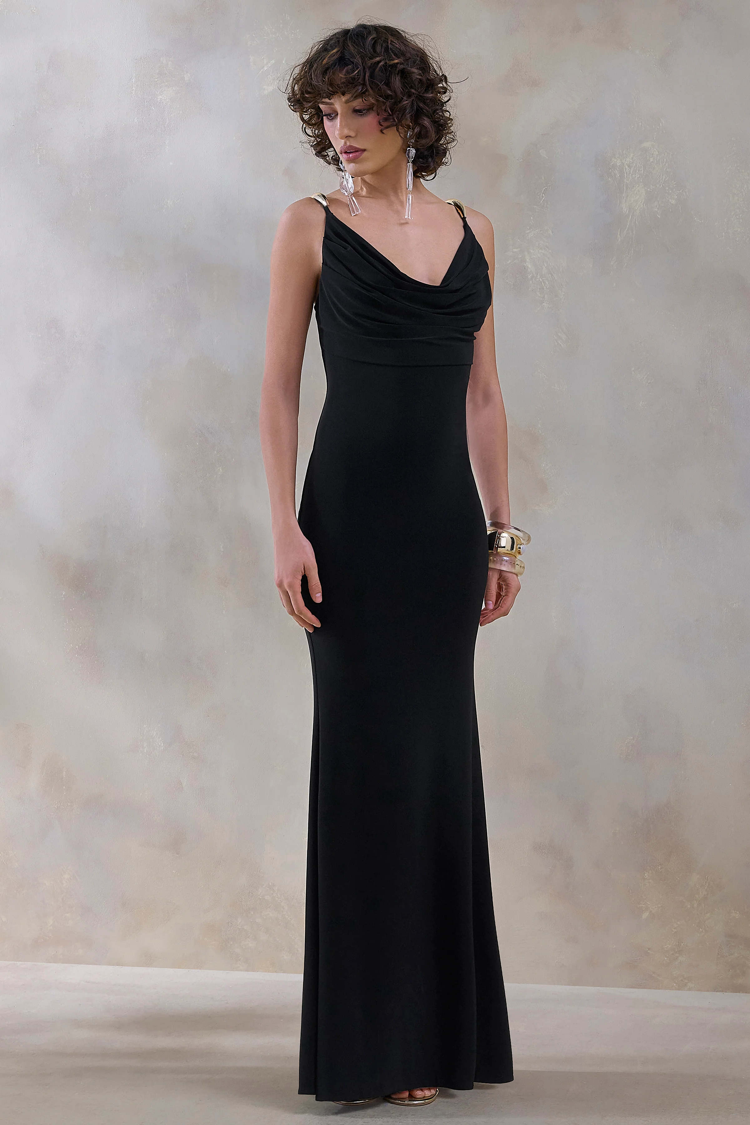 Iridessa | Zwarte Maxi Jurk met Diepe V-Hals - Image 5