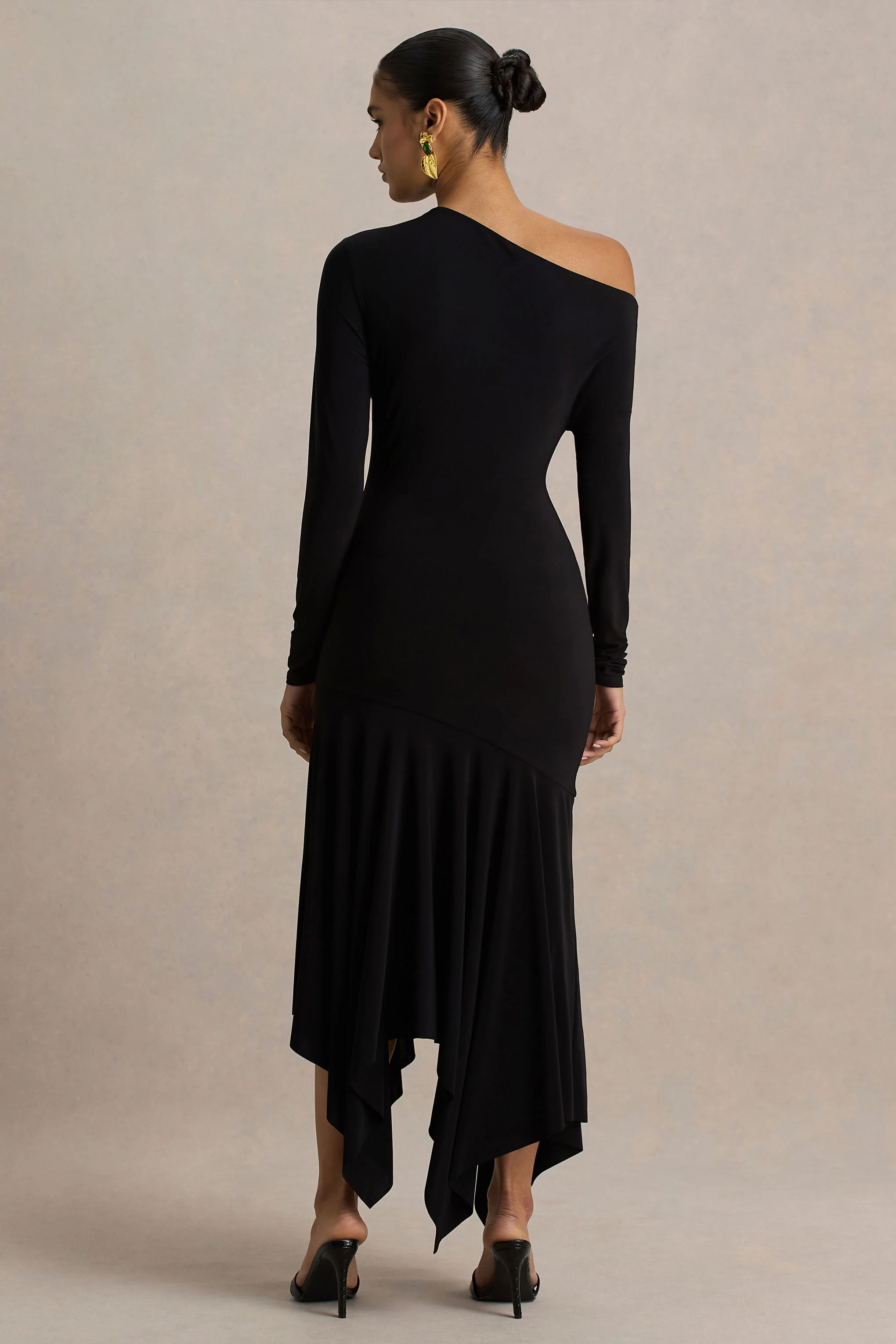 Isola | Zwarte Asymmetrische Hals Midi Jurk Met Verlaagde Taille - Image 2