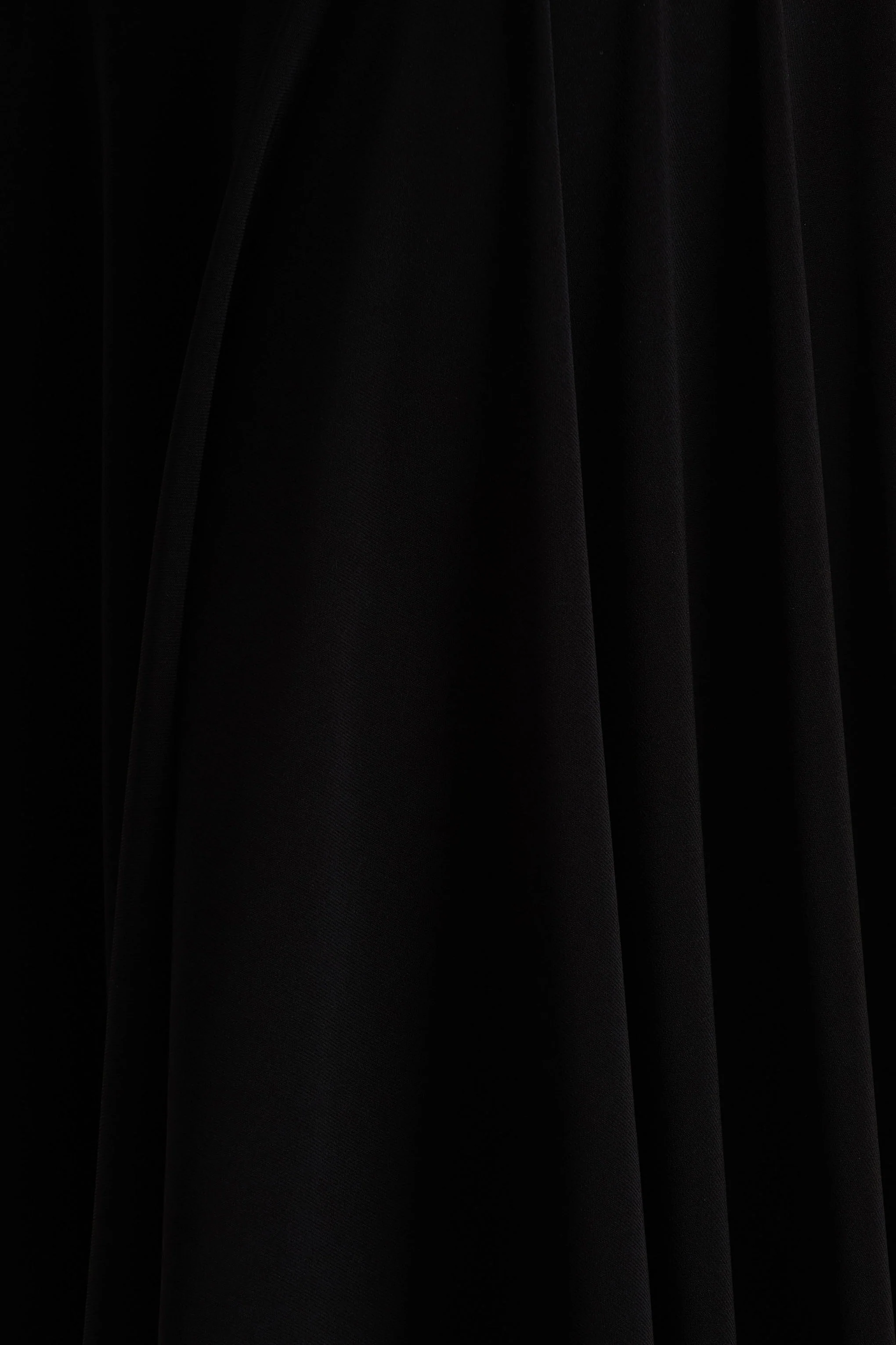 Isola | Zwarte Asymmetrische Hals Midi Jurk Met Verlaagde Taille - Image 6