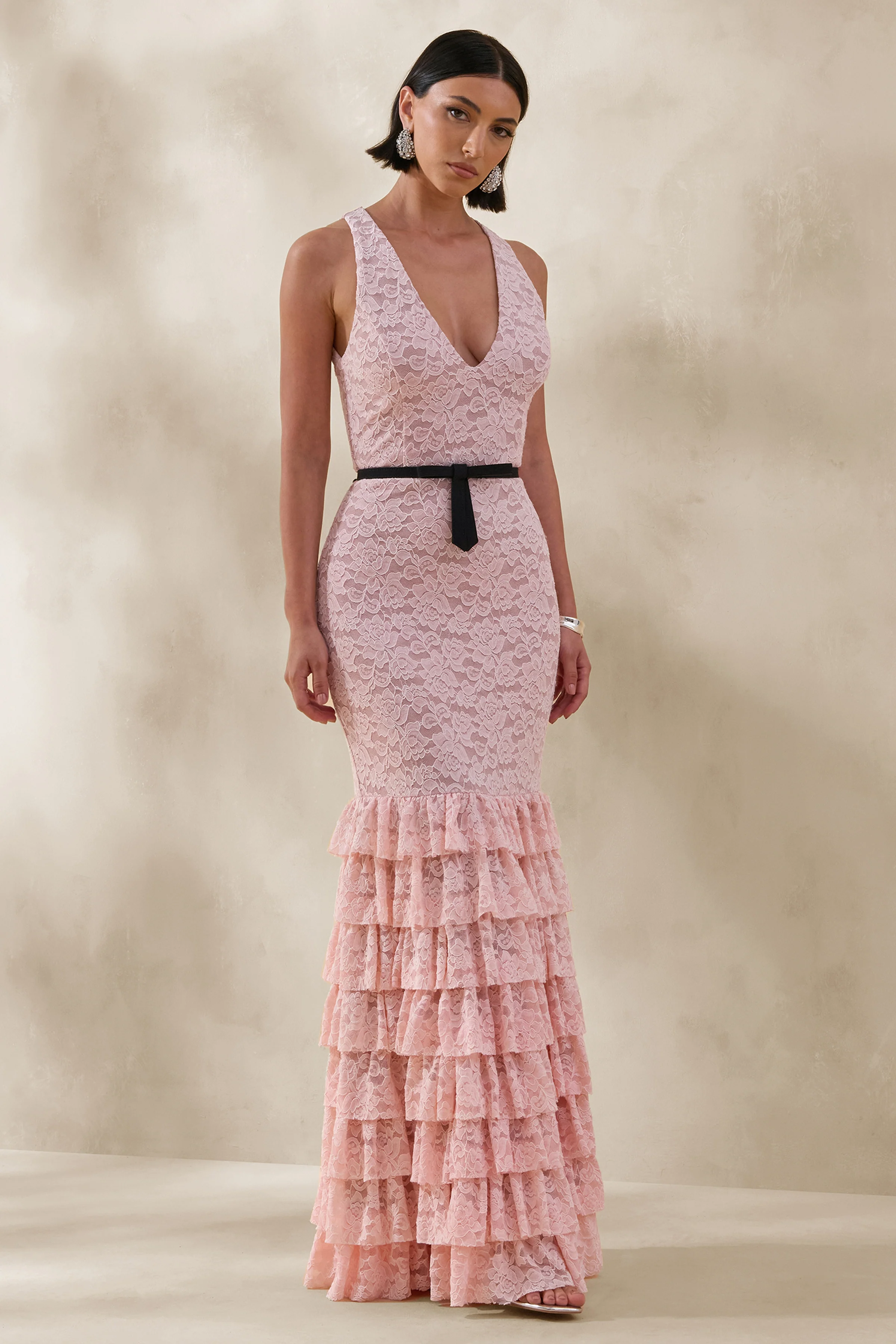 Isoria | Roze En Zwarte Kanten Halternek Maxi Jurk Met Strikceintuur Detail - Image 5