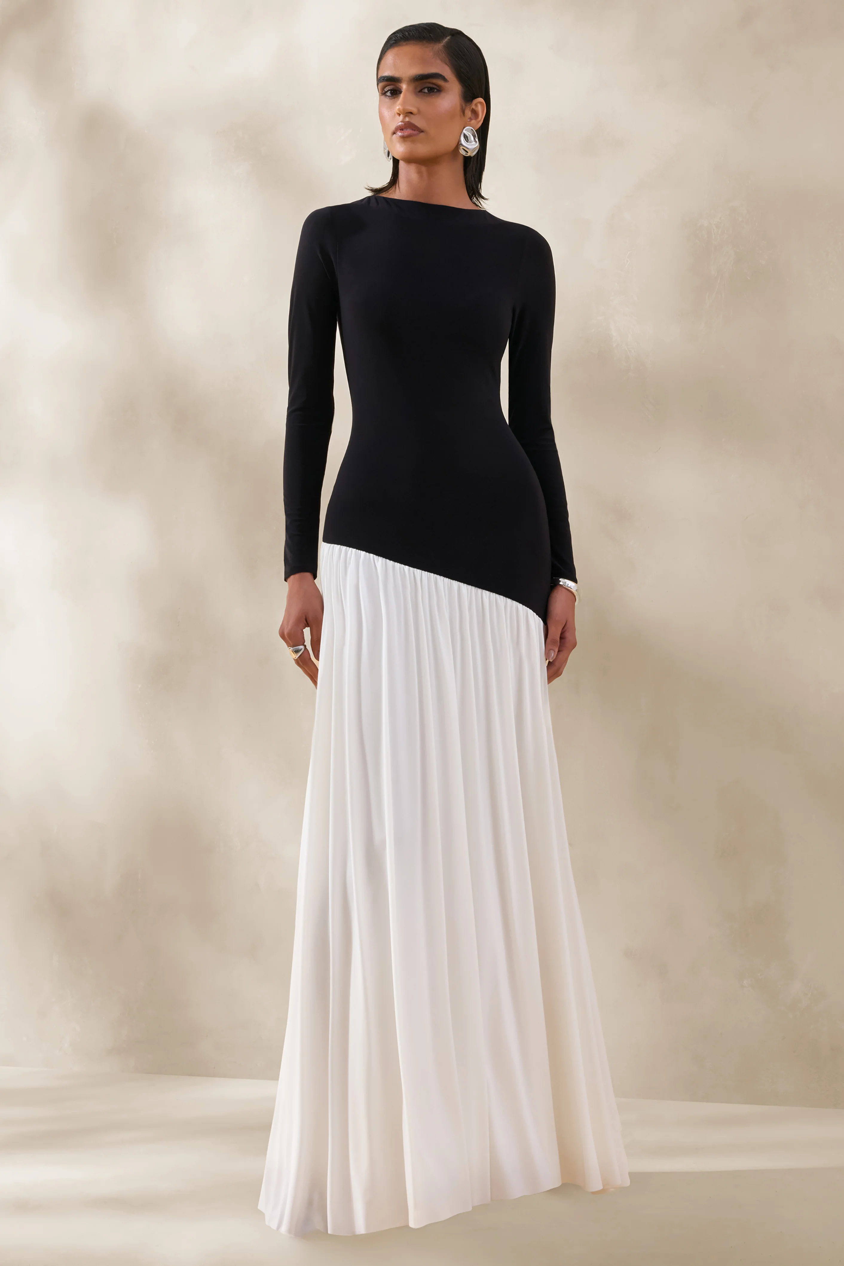 Jasira | Zwart-Witte Ronde Hals Maxi Jurk Met Asymmetrische verlaagde Taille