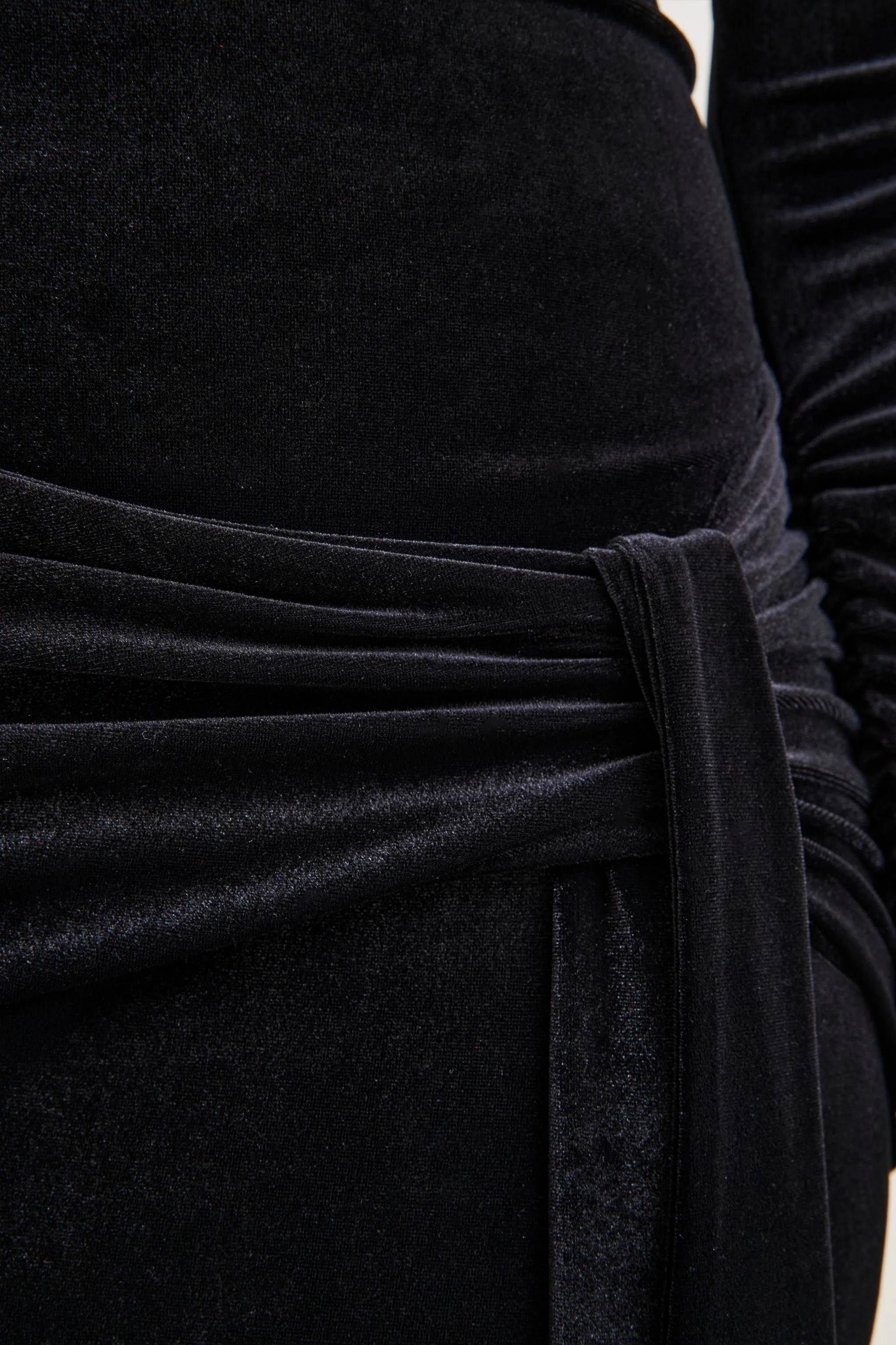 Jessara | Zwarte Bardot Hals Maxi Jurk Met Knoop-Detail - Image 6