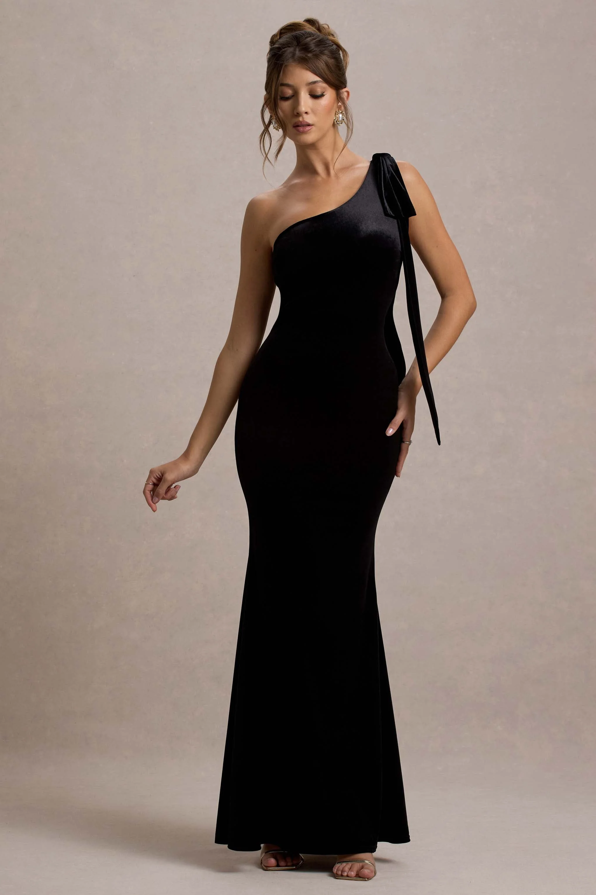 Jillian | Zwarte Velours Asymmetrische Maxi Jurk Met Strik Ceintuur - Image 4