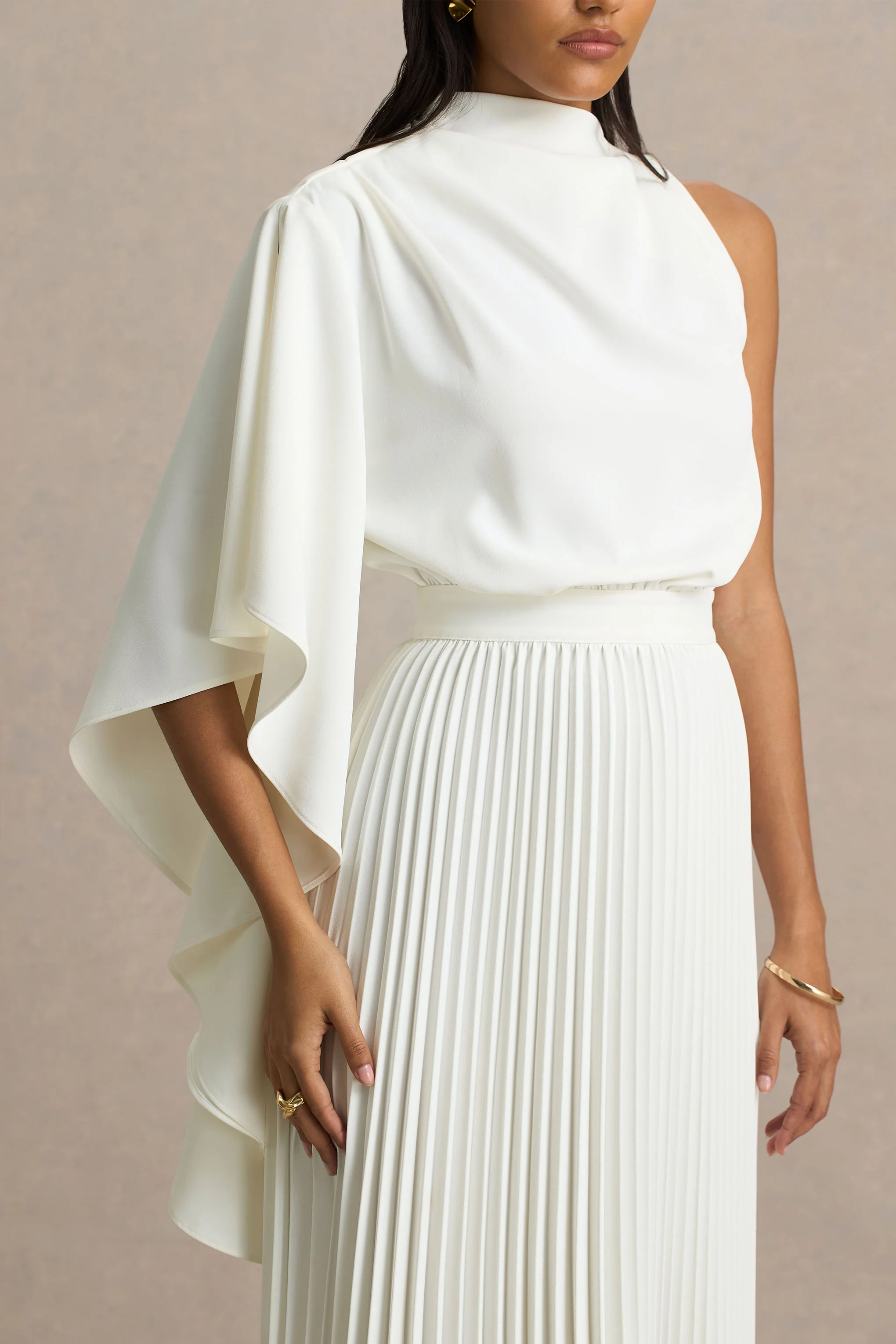 Jimena | Crème Hoge Hals Midi Jurk Met Eén Lange Mouw En Geplooide Details - Image 6