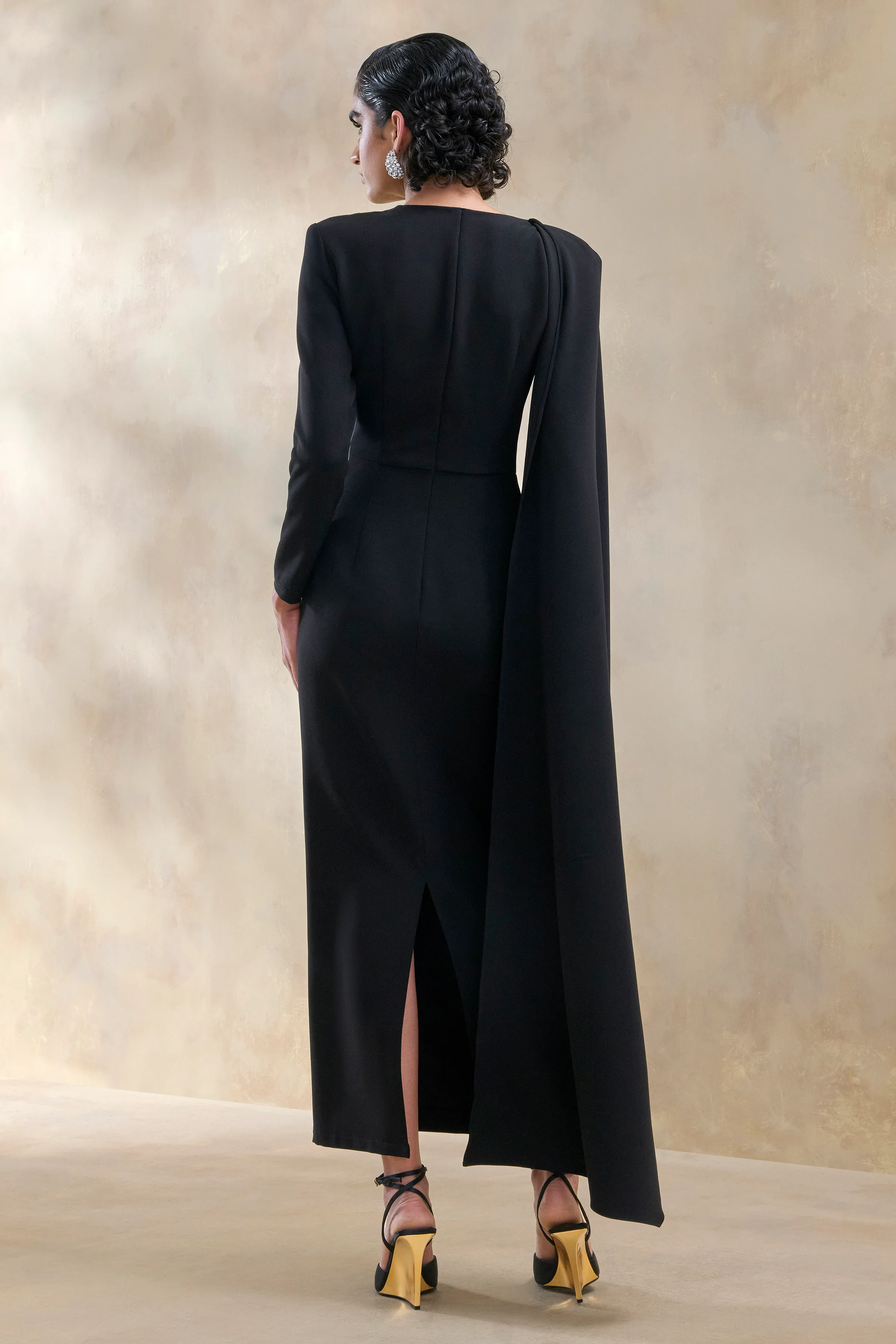 Jovea | Zwarte Ronde Hals Maxi Jurk Met Cape-Mouw - Image 2