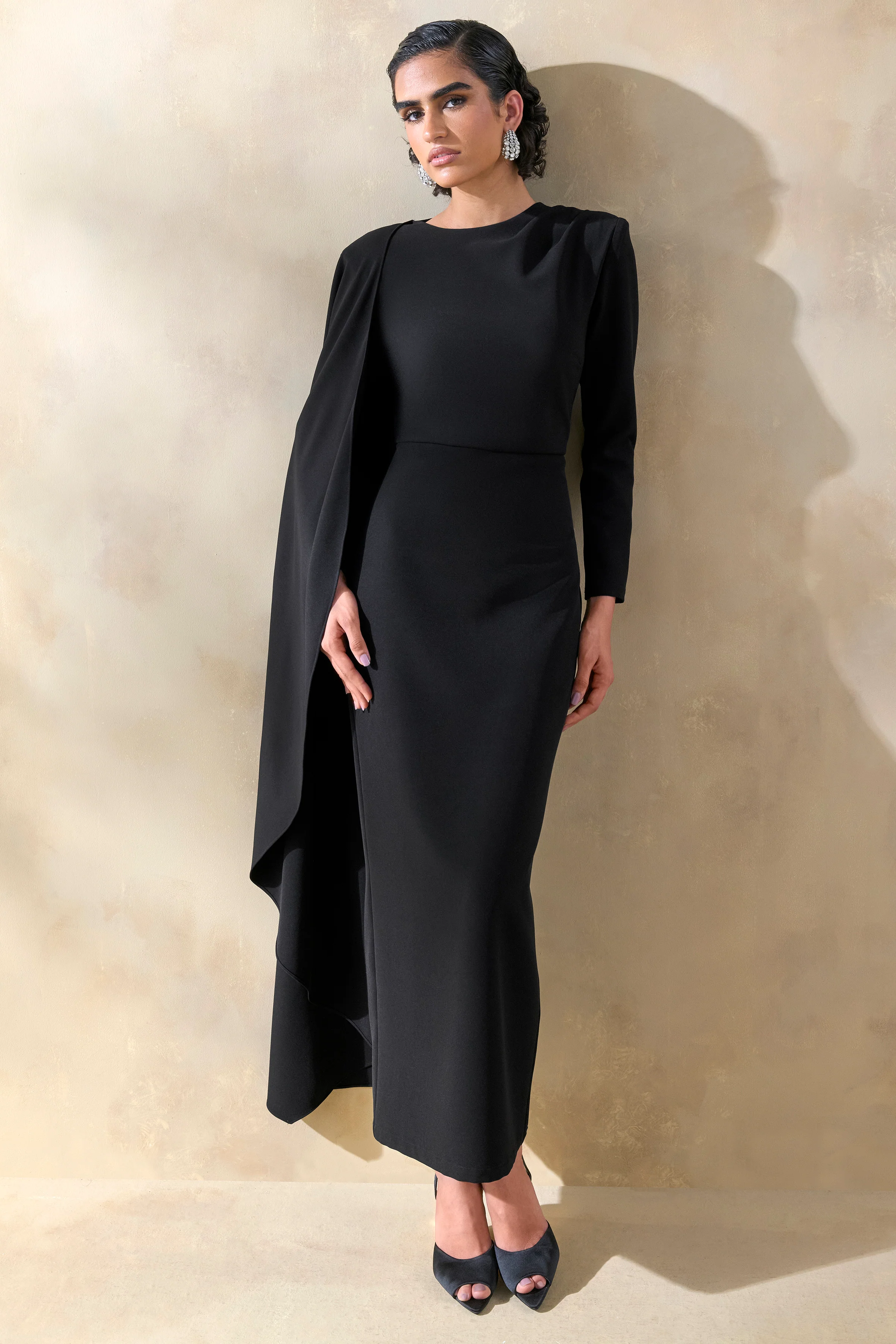 Jovea | Zwarte Ronde Hals Maxi Jurk Met Cape-Mouw - Image 5