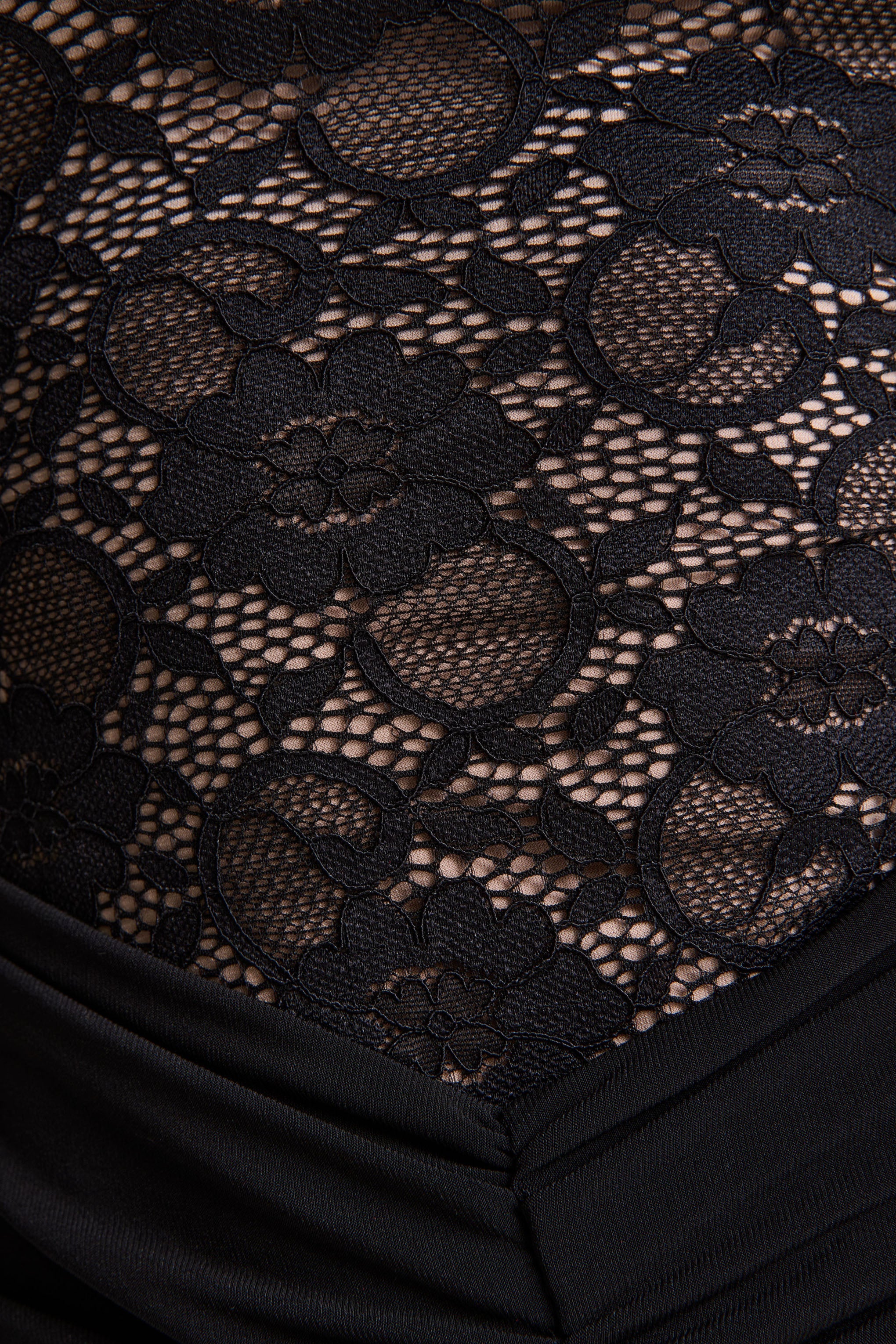 Justina | Zwarte Hoge Hals Maxi Jurk Met Gerimpelde Details - Image 7