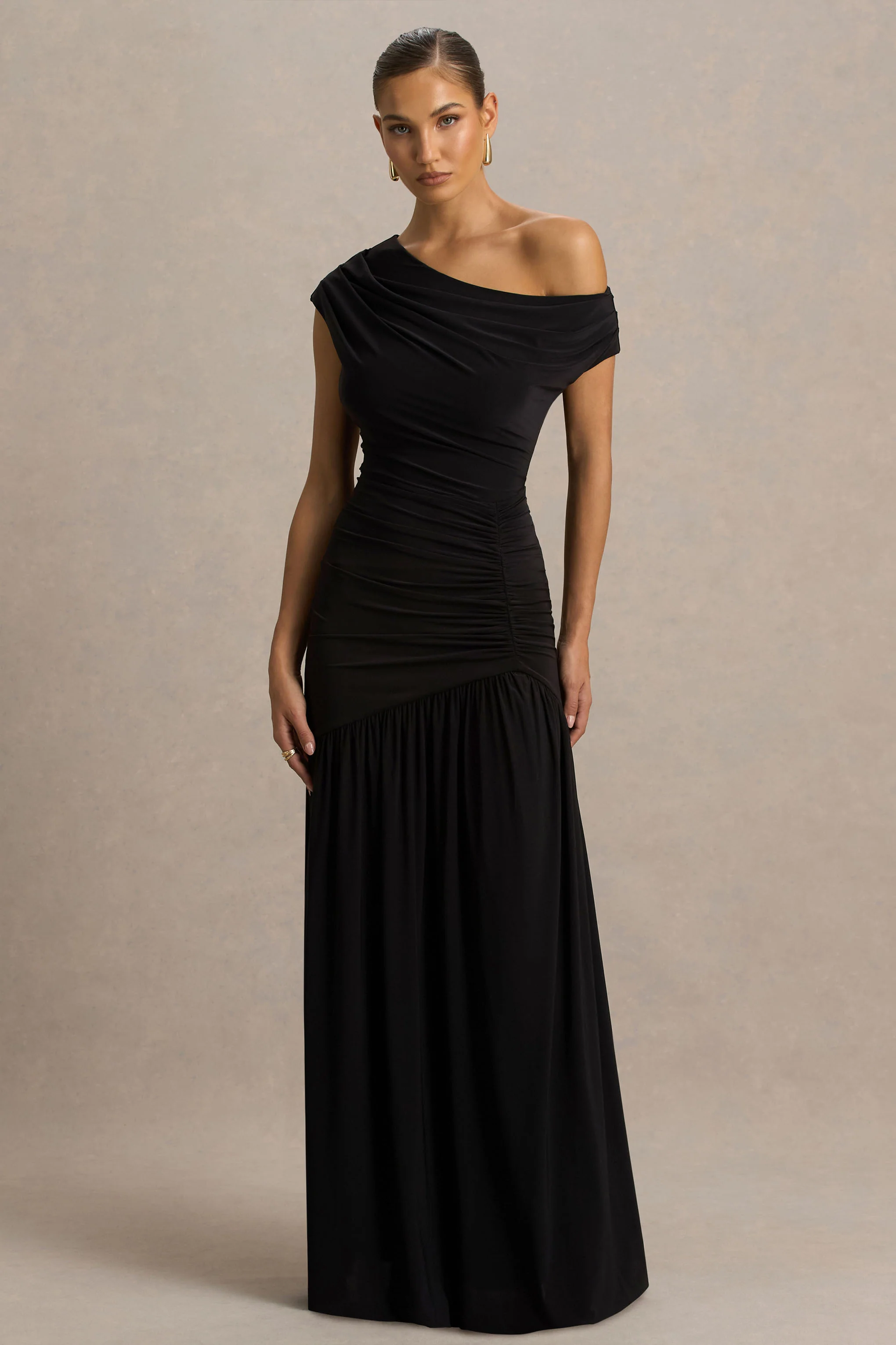 Kady | Zwarte Asymmetrische Hals Maxi Jurk Met Gerimpeld Detail