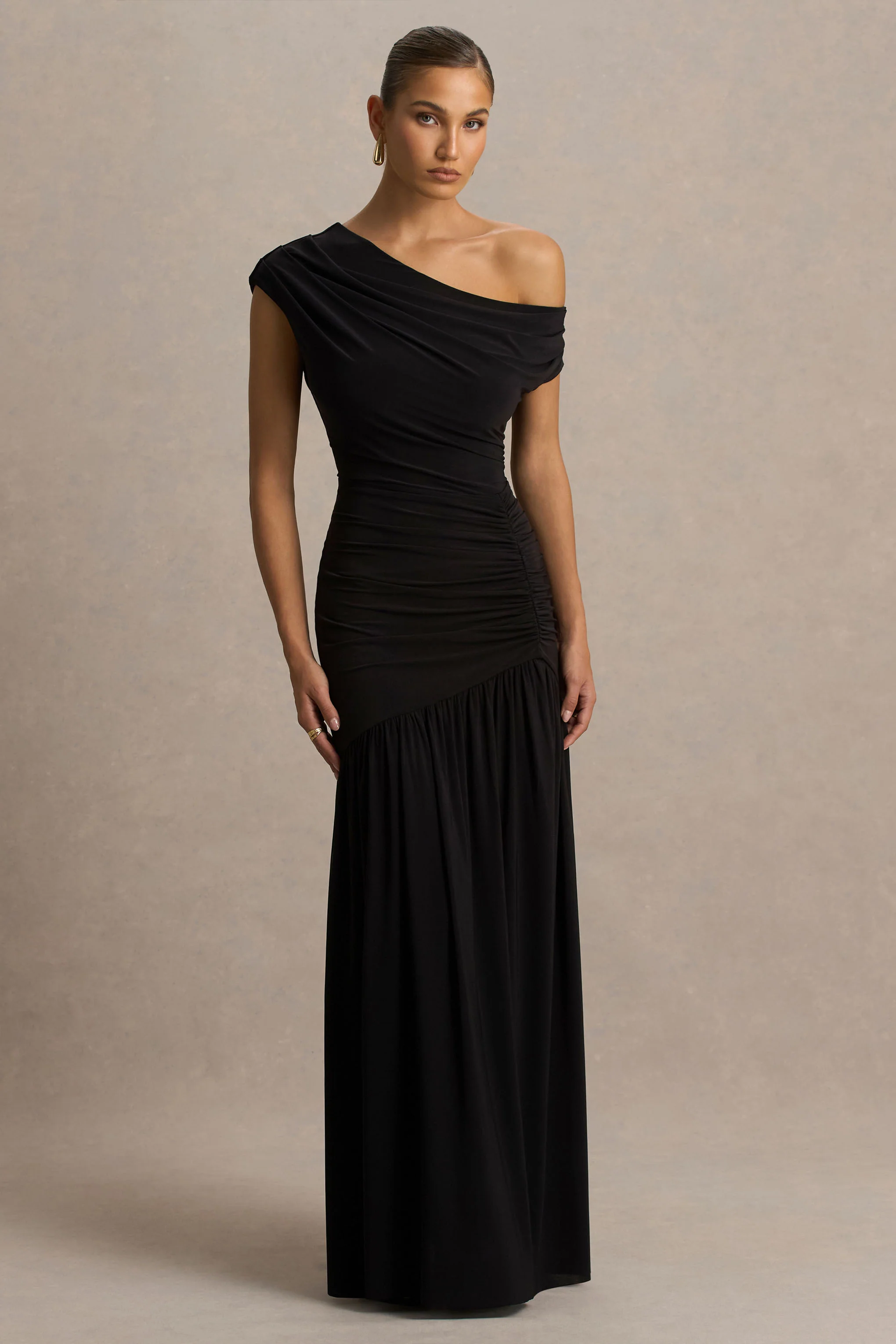Kady | Zwarte Asymmetrische Hals Maxi Jurk Met Gerimpeld Detail - Image 4
