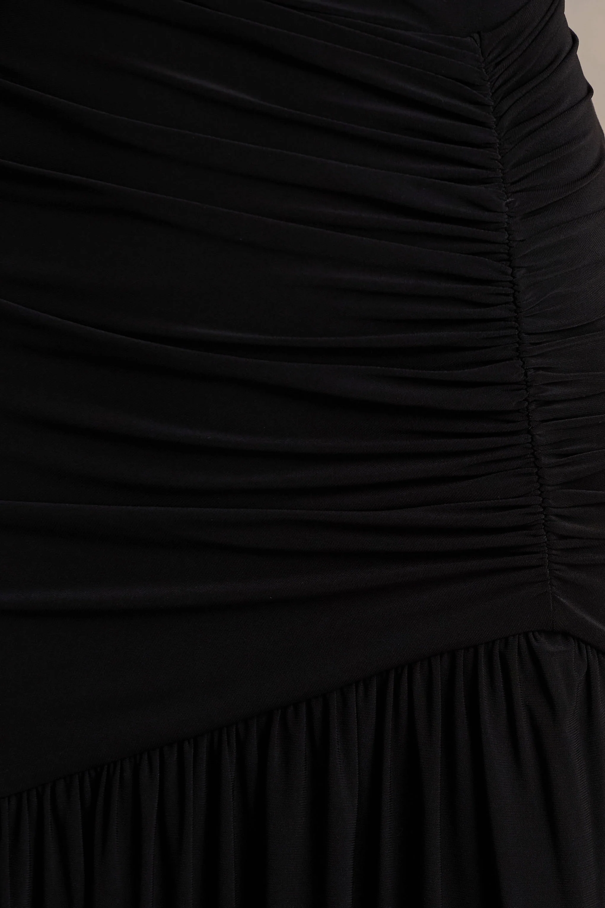 Kady | Zwarte Asymmetrische Hals Maxi Jurk Met Gerimpeld Detail - Image 6