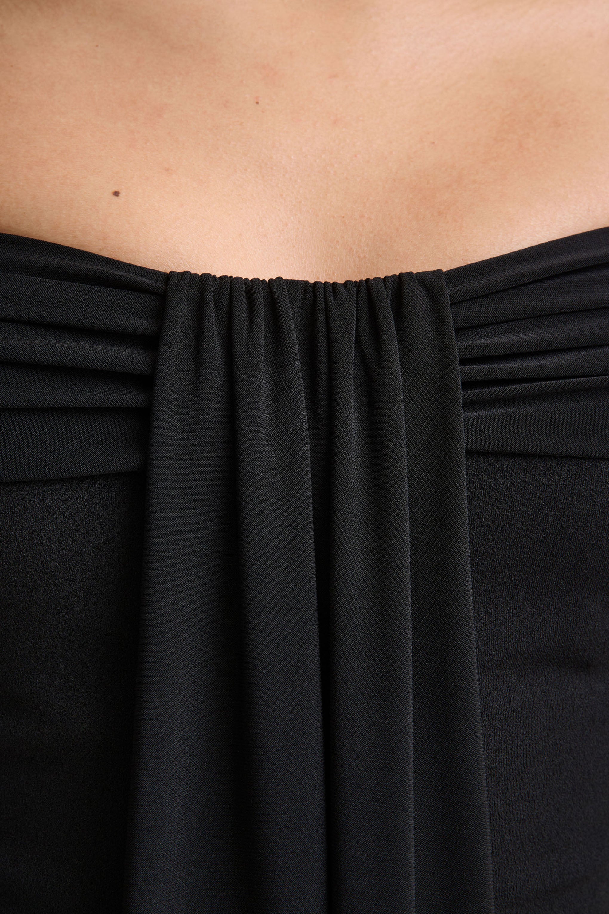 Kalida | Zwarte Bardot Hals Jumpsuit Met Ceintuur Detail - Image 6