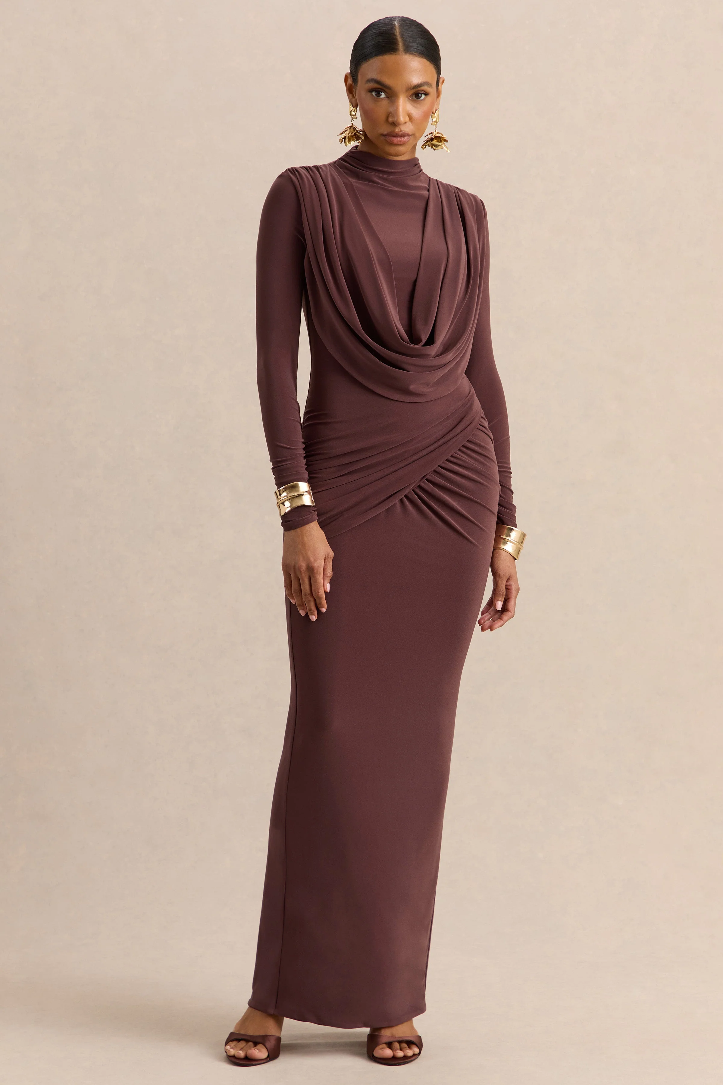 Karinthia | Bruine Maxi Jurk met Hoge Hals en Draperende Details - Image 4