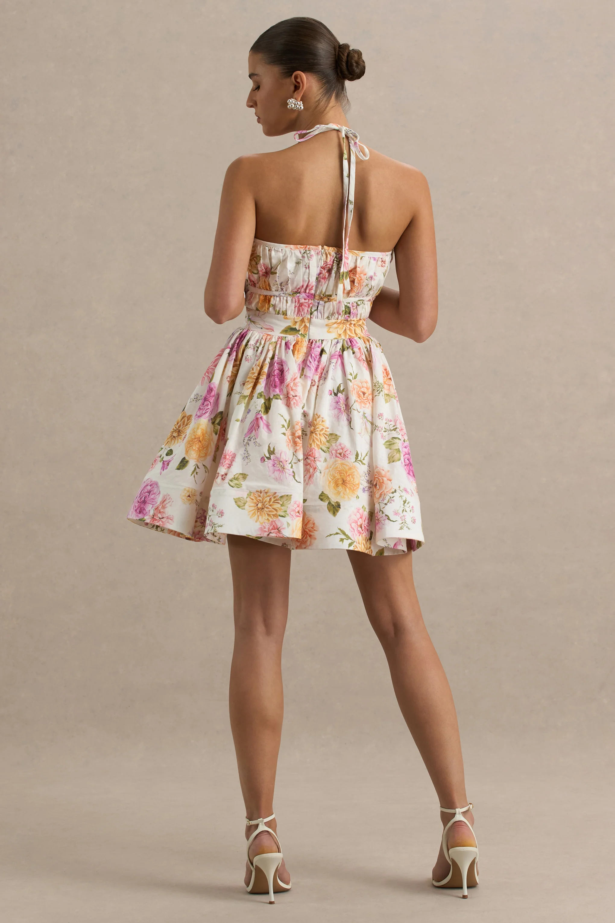 Kasey | Crème Bloemenprint Halter Nek Mini Jurk Met Ruches detail - Image 2