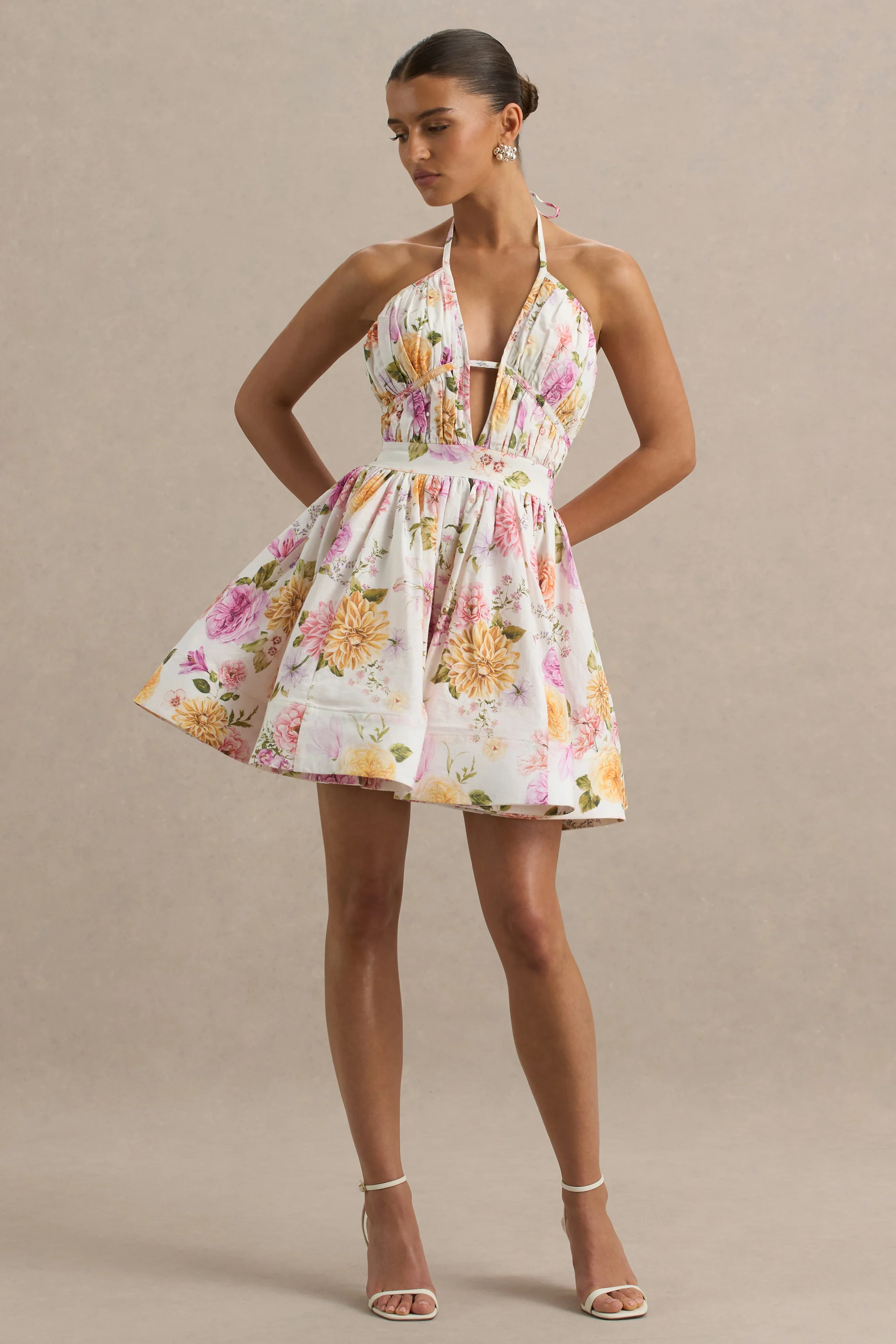 Kasey | Crème Bloemenprint Halter Nek Mini Jurk Met Ruches detail - Image 4