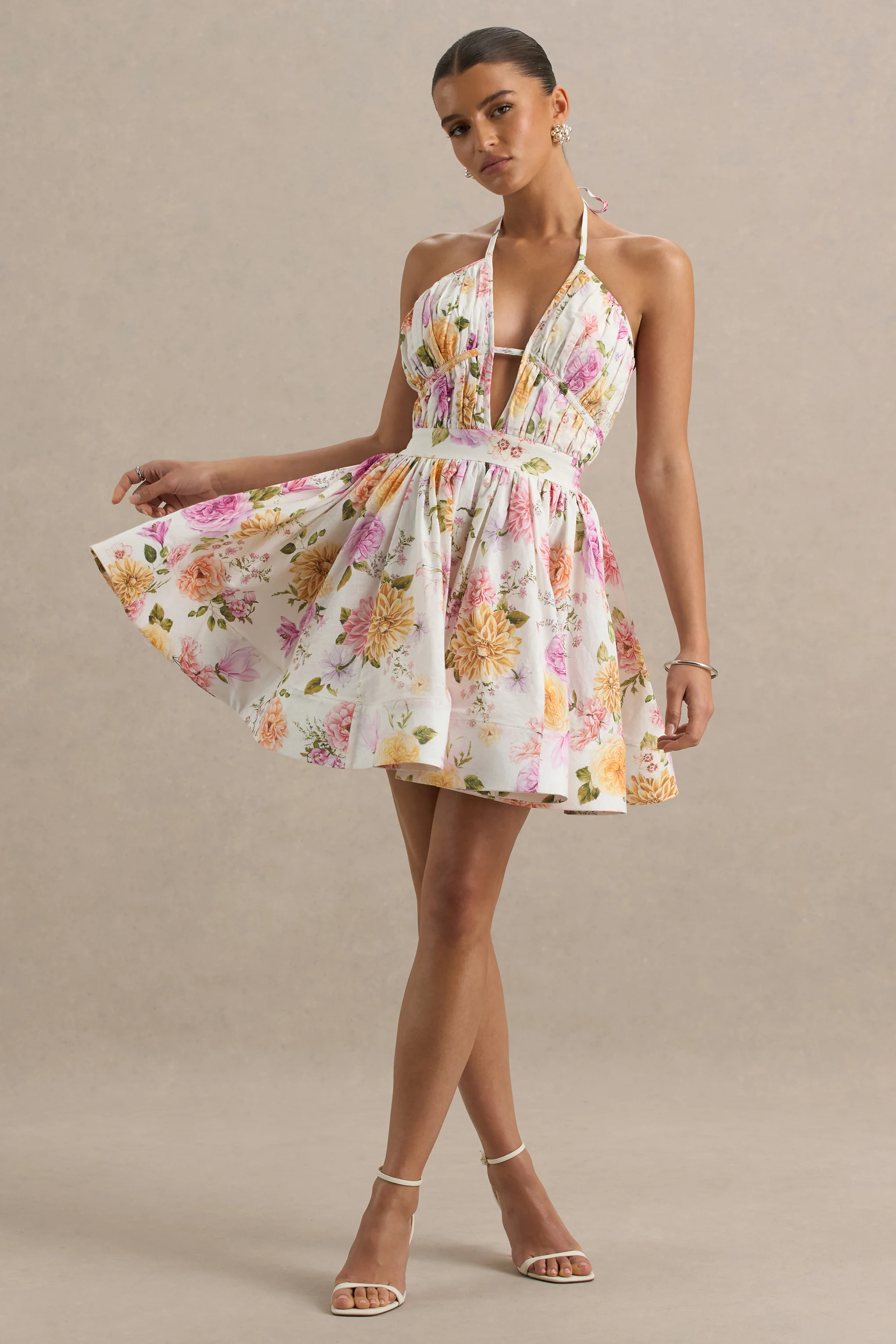 Kasey | Crème Bloemenprint Halter Nek Mini Jurk Met Ruches detail - Image 5