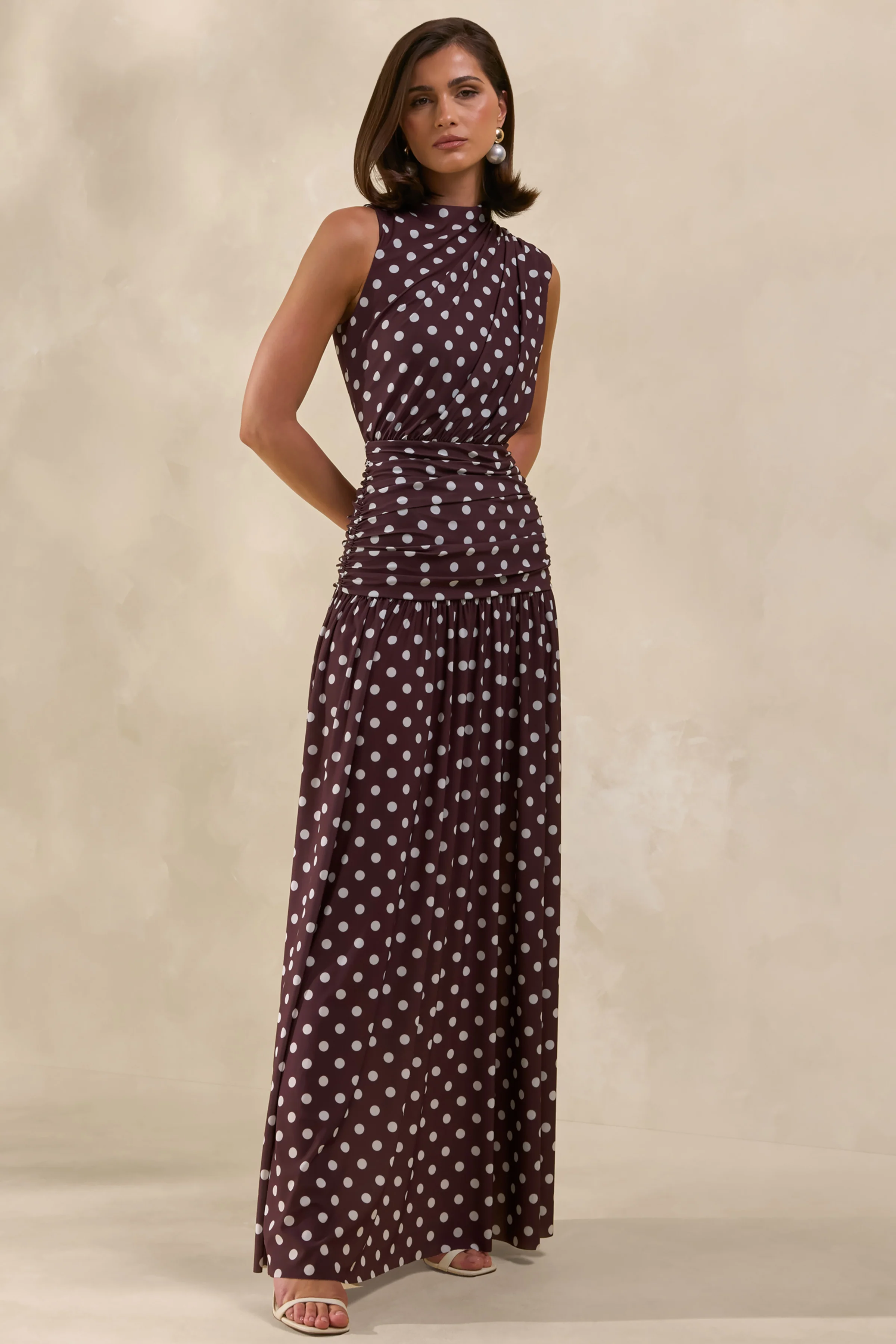 Kelis | Bruine Maxi Jurk Met Stippen Print, Hoge Hals En Draperende Details - Image 4