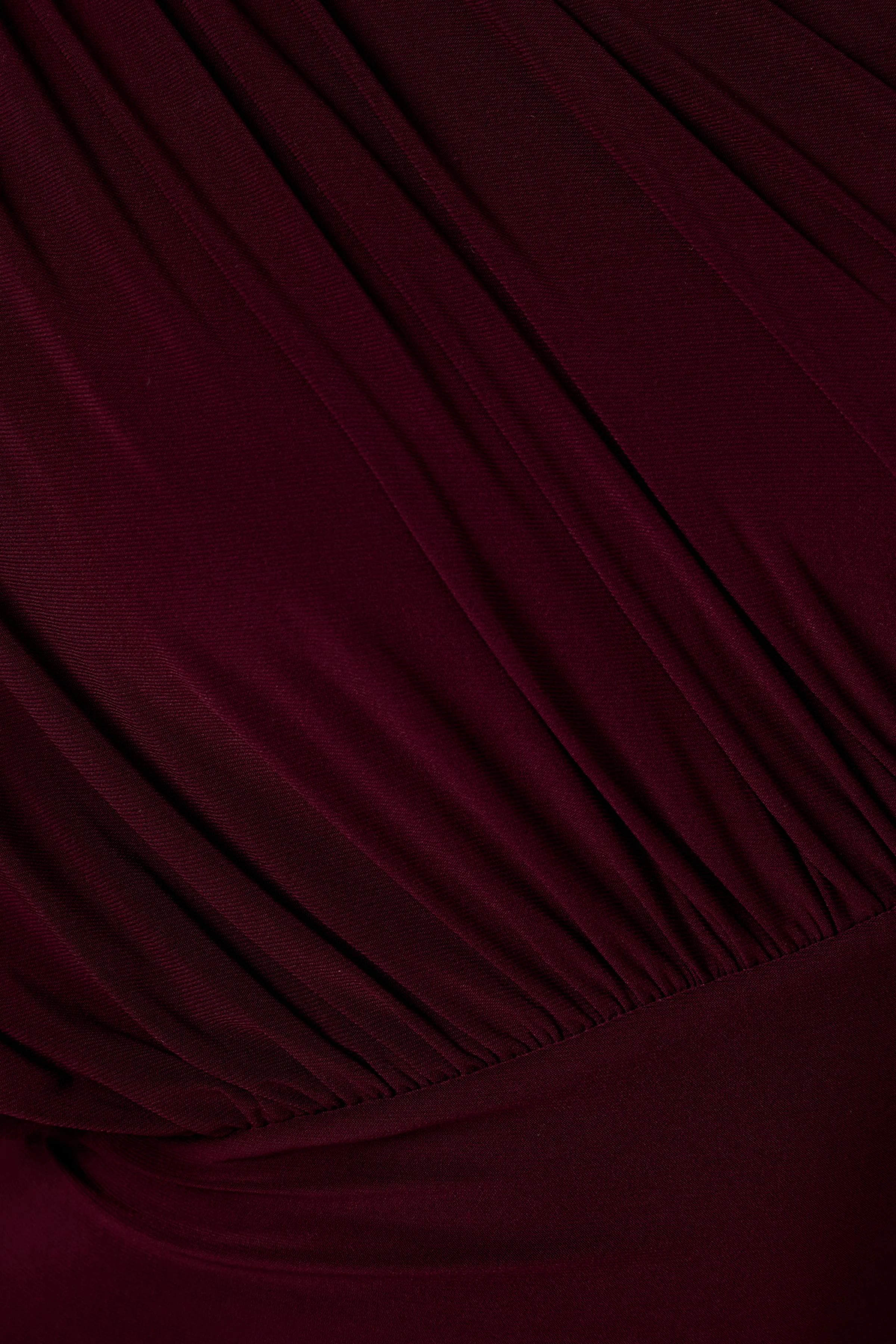 Kelsey | Bordeaux Asymmetrisch Hals Maxi Jurk Met Gerimpeld Details - Image 6