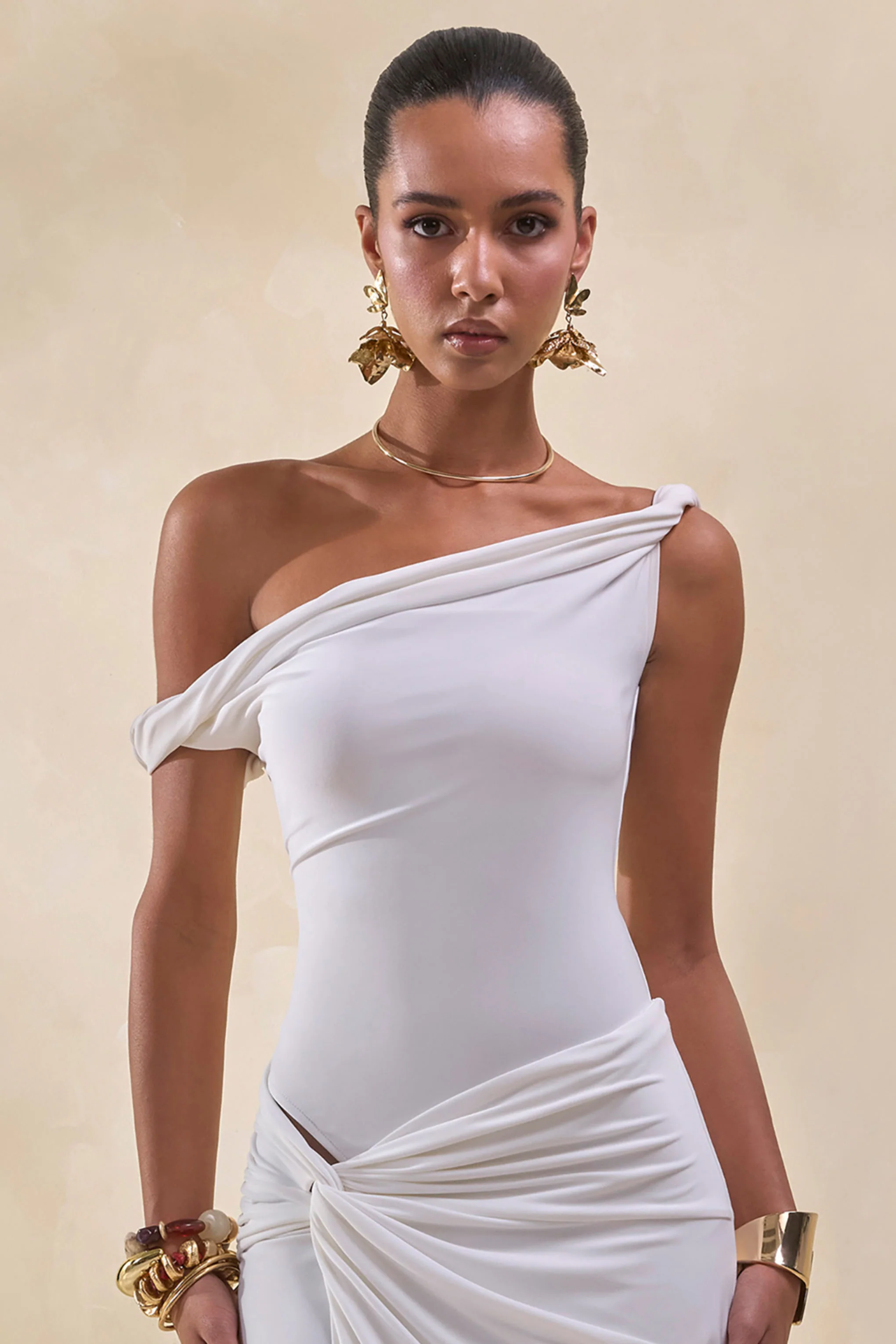 Kesia | Witte Gedraaide Asymmetrische Bodysuit