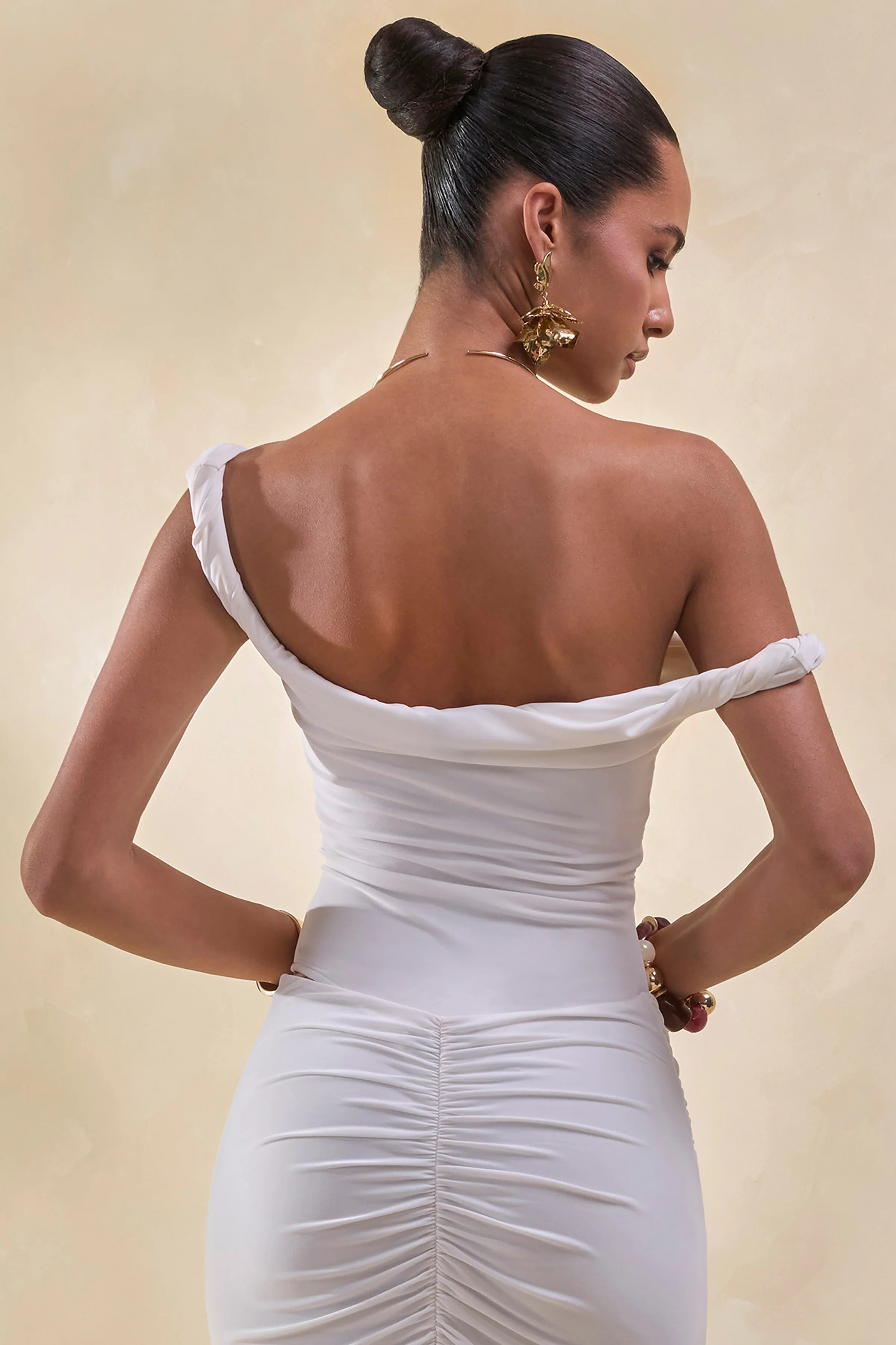 Kesia | Witte Gedraaide Asymmetrische Bodysuit - Image 2
