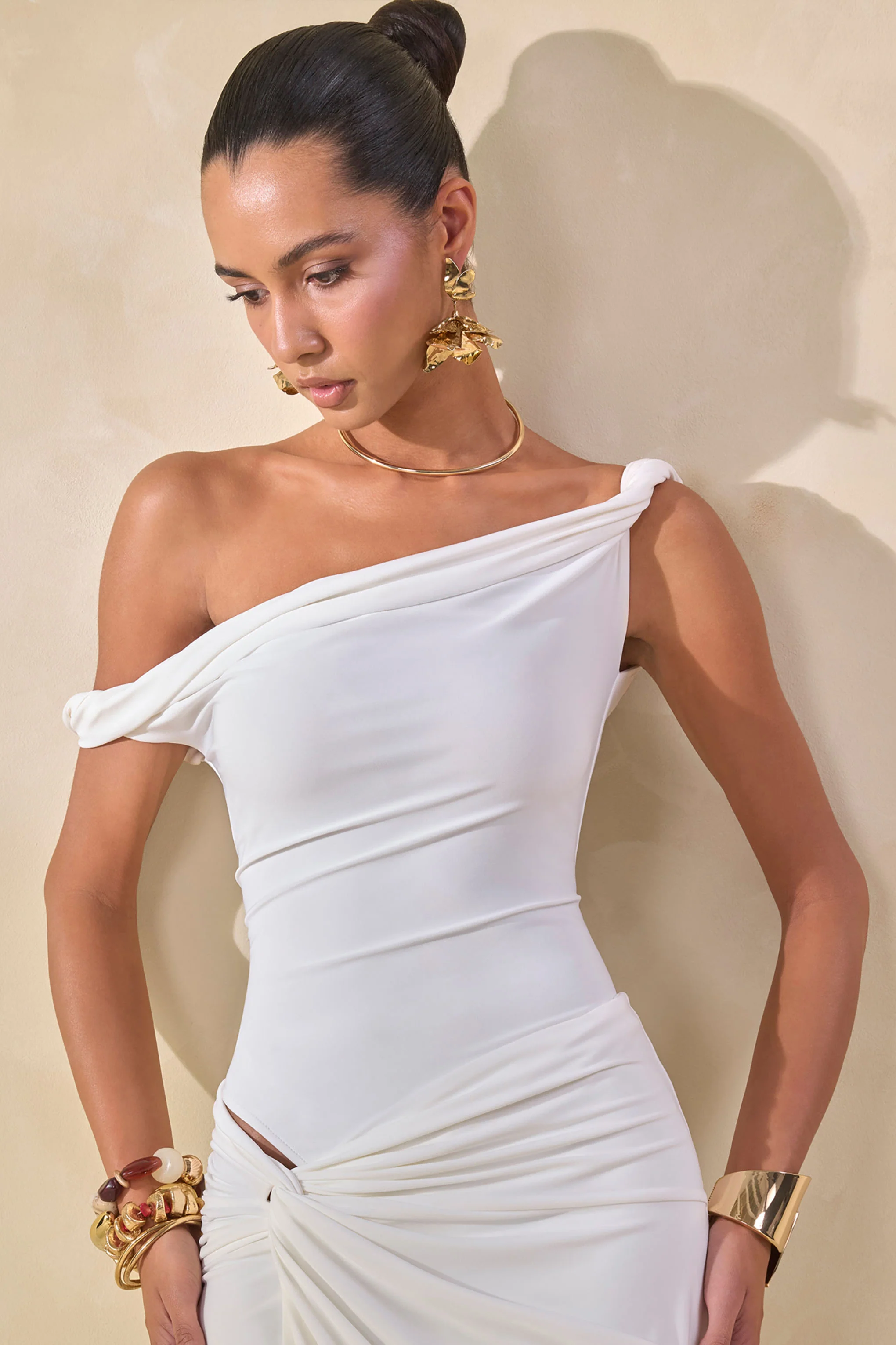 Kesia | Witte Gedraaide Asymmetrische Bodysuit - Image 4