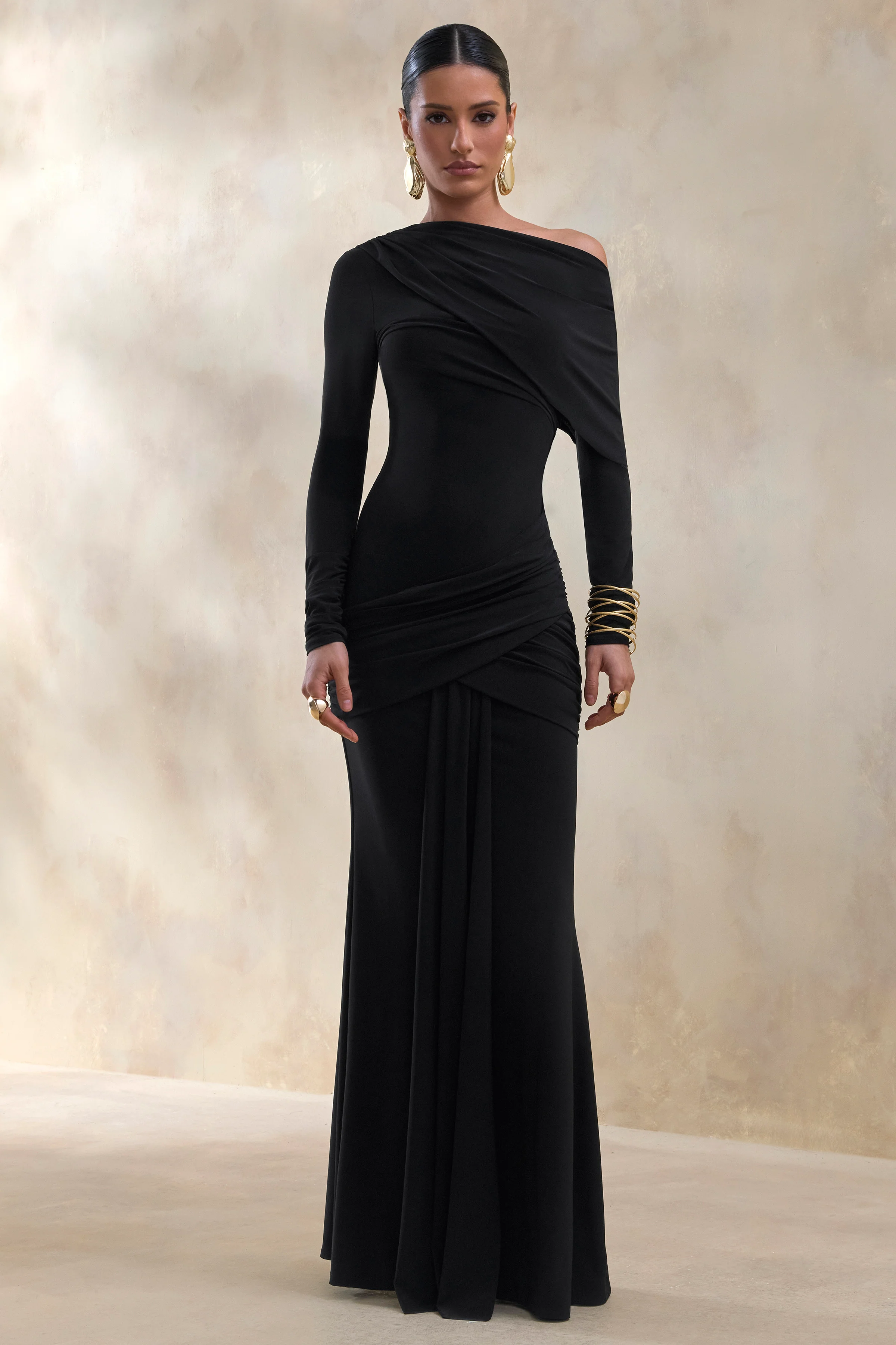 Kessara | Zwarte Asymmetrische Hals Maxi Jurk met Ceintuur en Gerimpelde Details