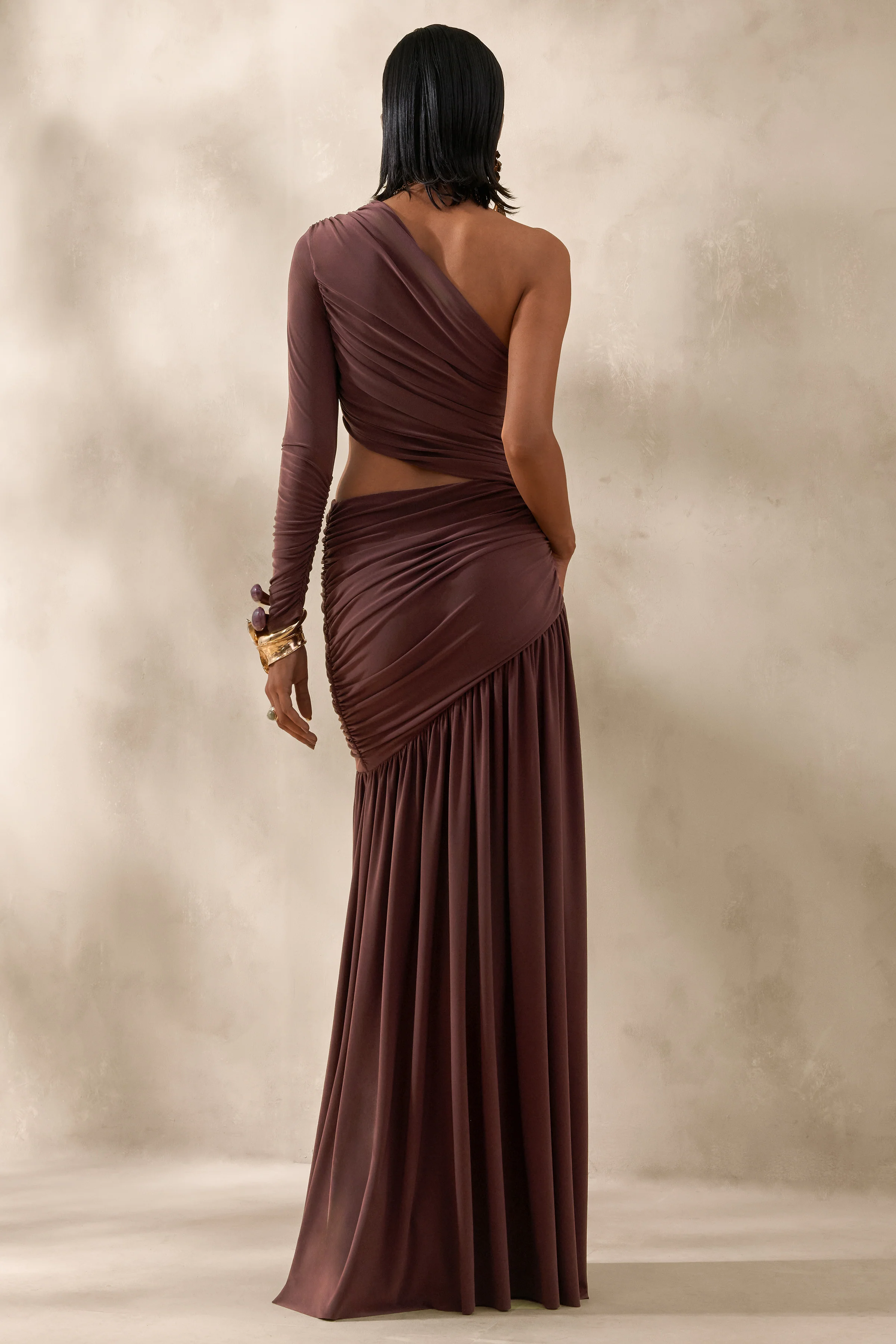 Kinsley | Bruine Asymmetrische Halslijn Maxi Jurk met Uitsnijding Detail - Image 2