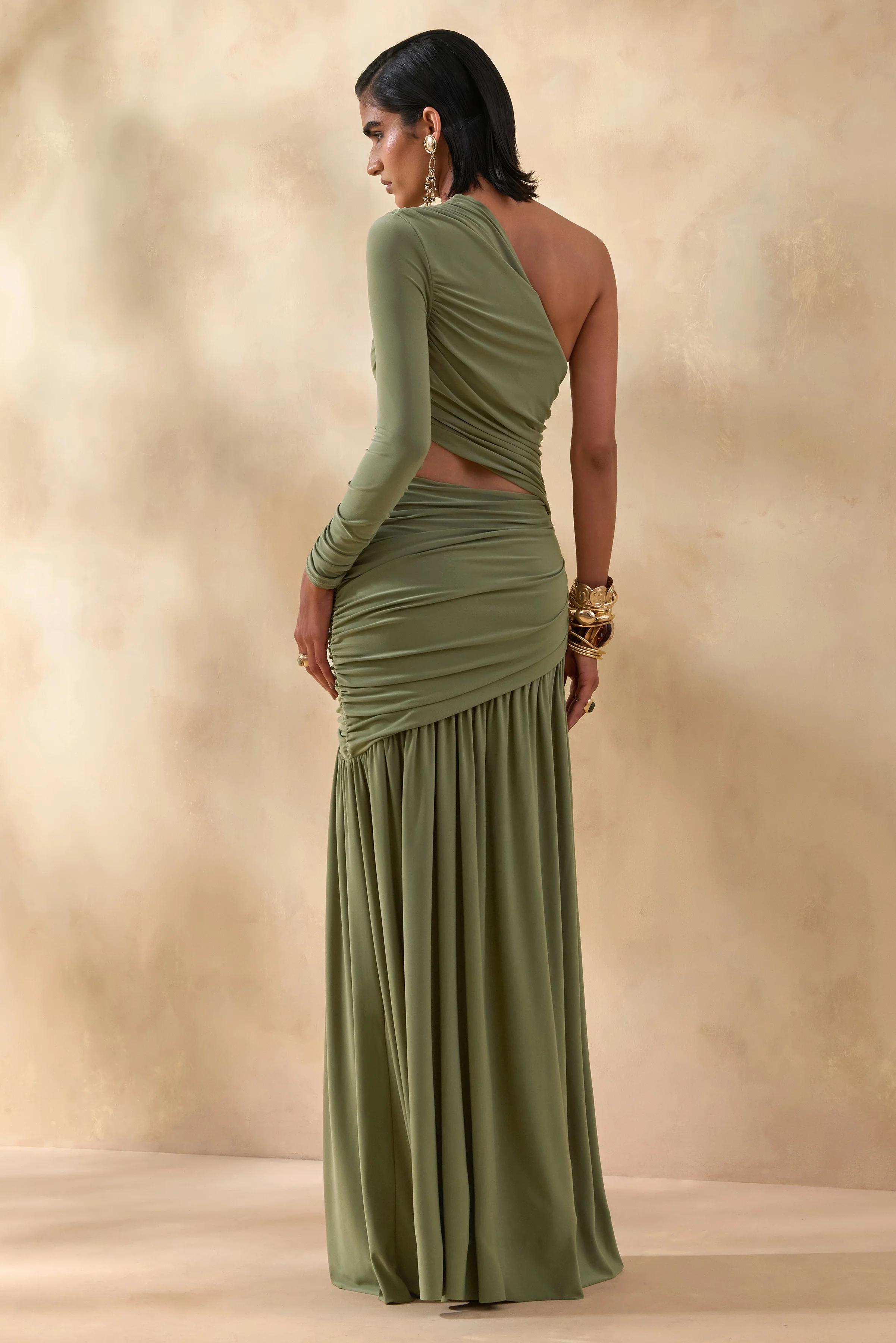 Kinsley | Olijfgroene Asymmetrische Hals Maxi Jurk met Uitsnijding Detail - Image 2