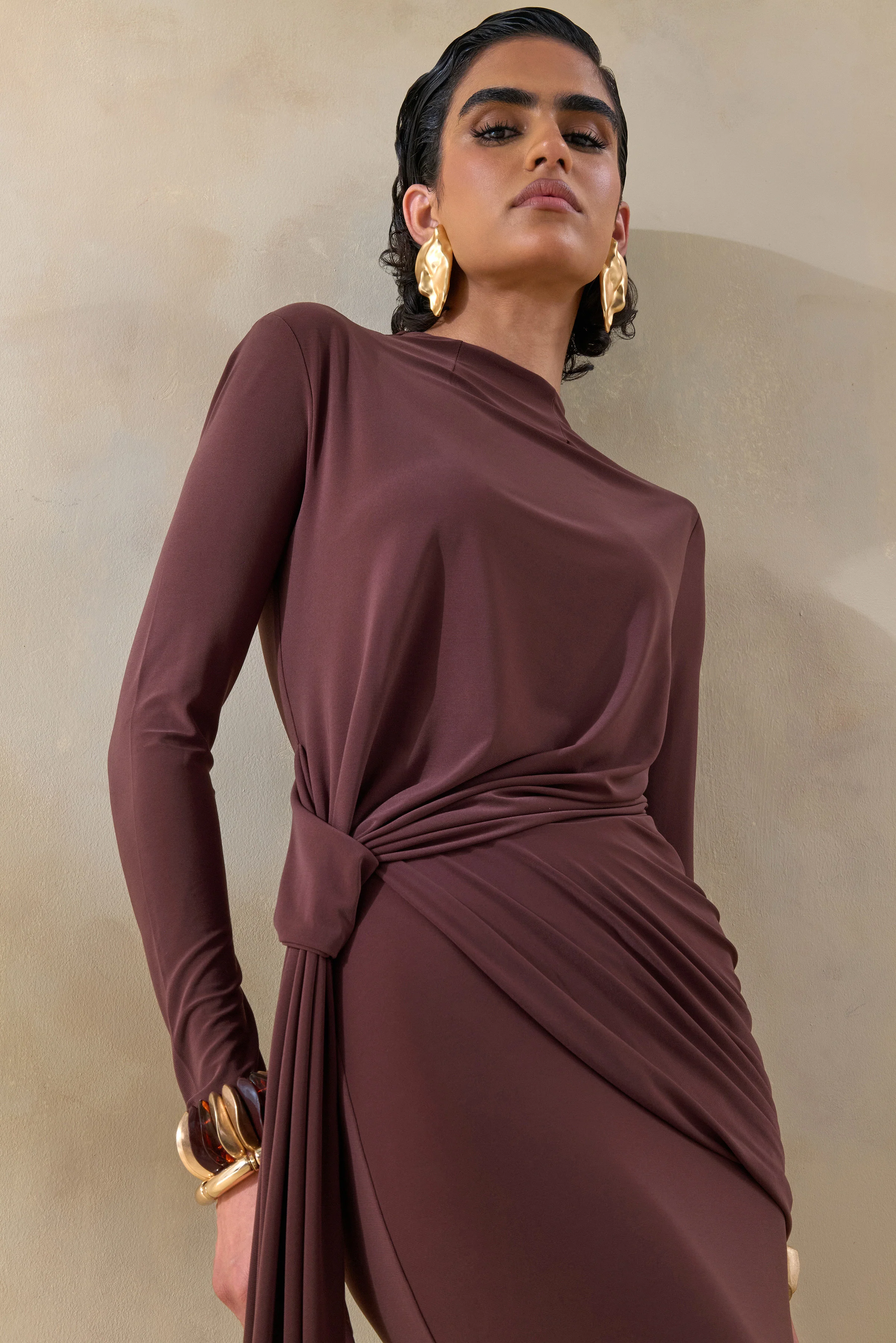 Kyrissa | Bruine Hoge Hals Maxi Jurk met Gerimpelde Details - Image 3