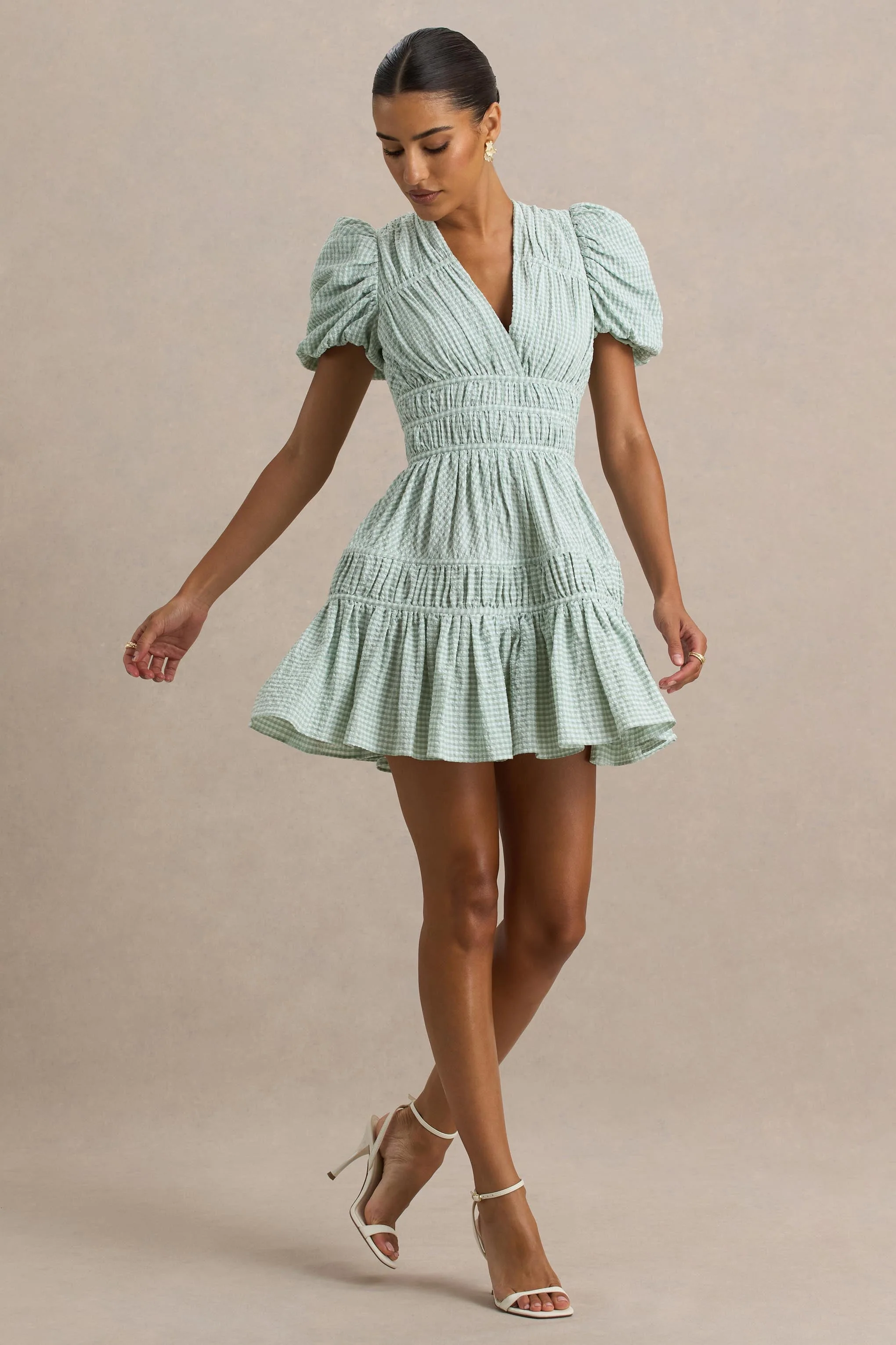 Laurelle | Groene Diepe V-Hals Mini Jurk Met Ruches Detail - Image 5