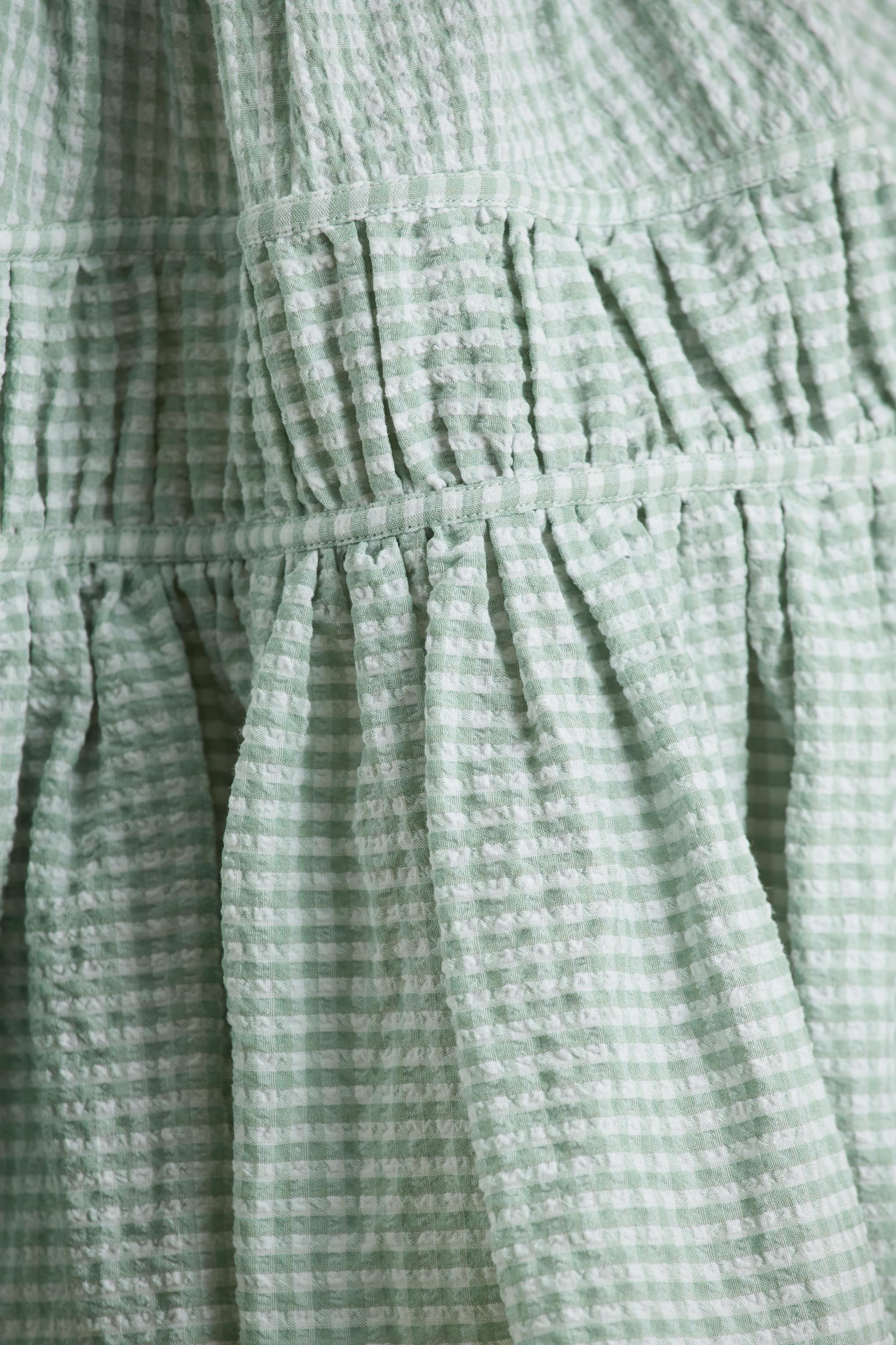 Laurelle | Groene Diepe V-Hals Mini Jurk Met Ruches Detail - Image 6