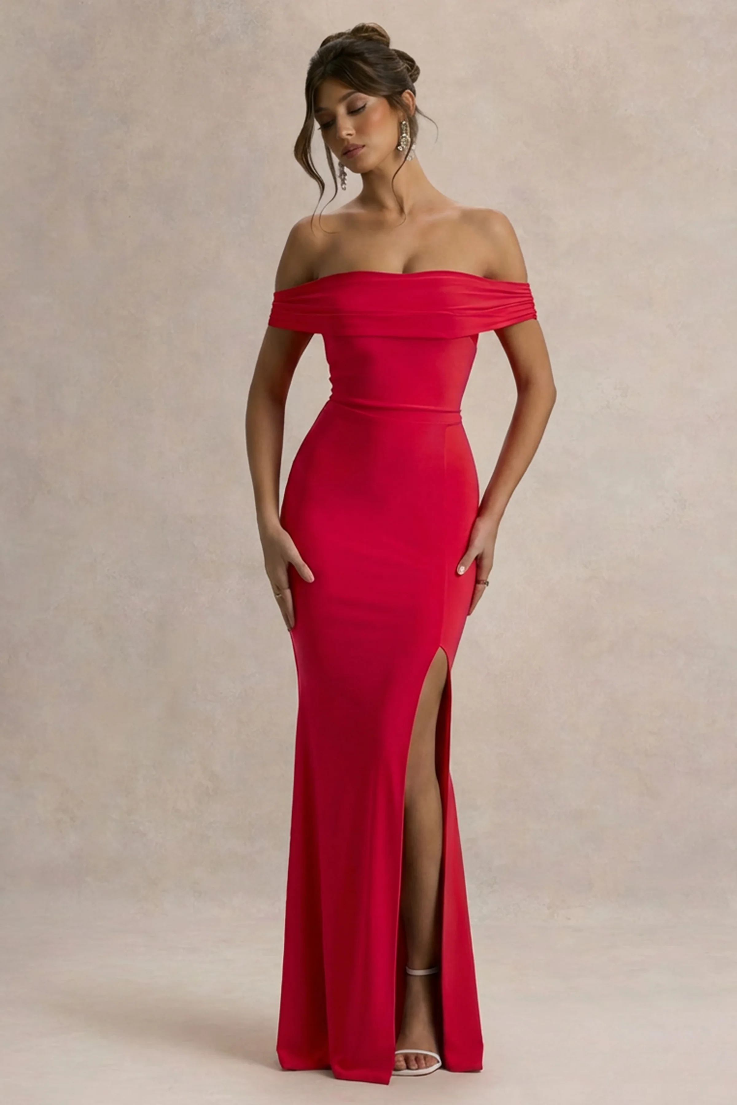 Law of Attraction | Rode Bardot Draperend Split Maxi Jurk - Image 4