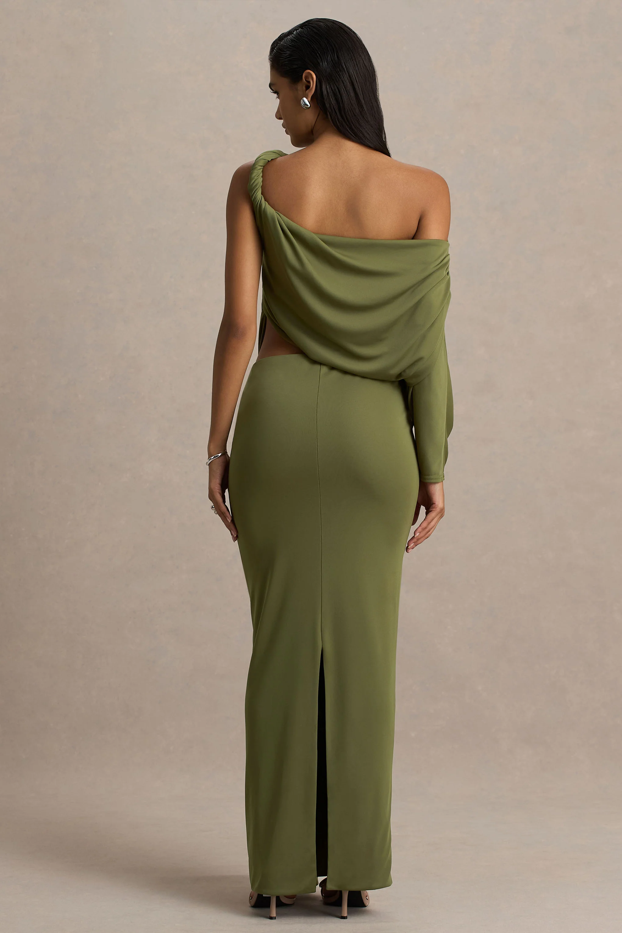 Layla | Olijfgroene Asymmetrische Hals Overslag Maxi Jurk Met uitsnijding En Gerimpeld Detail - Image 2