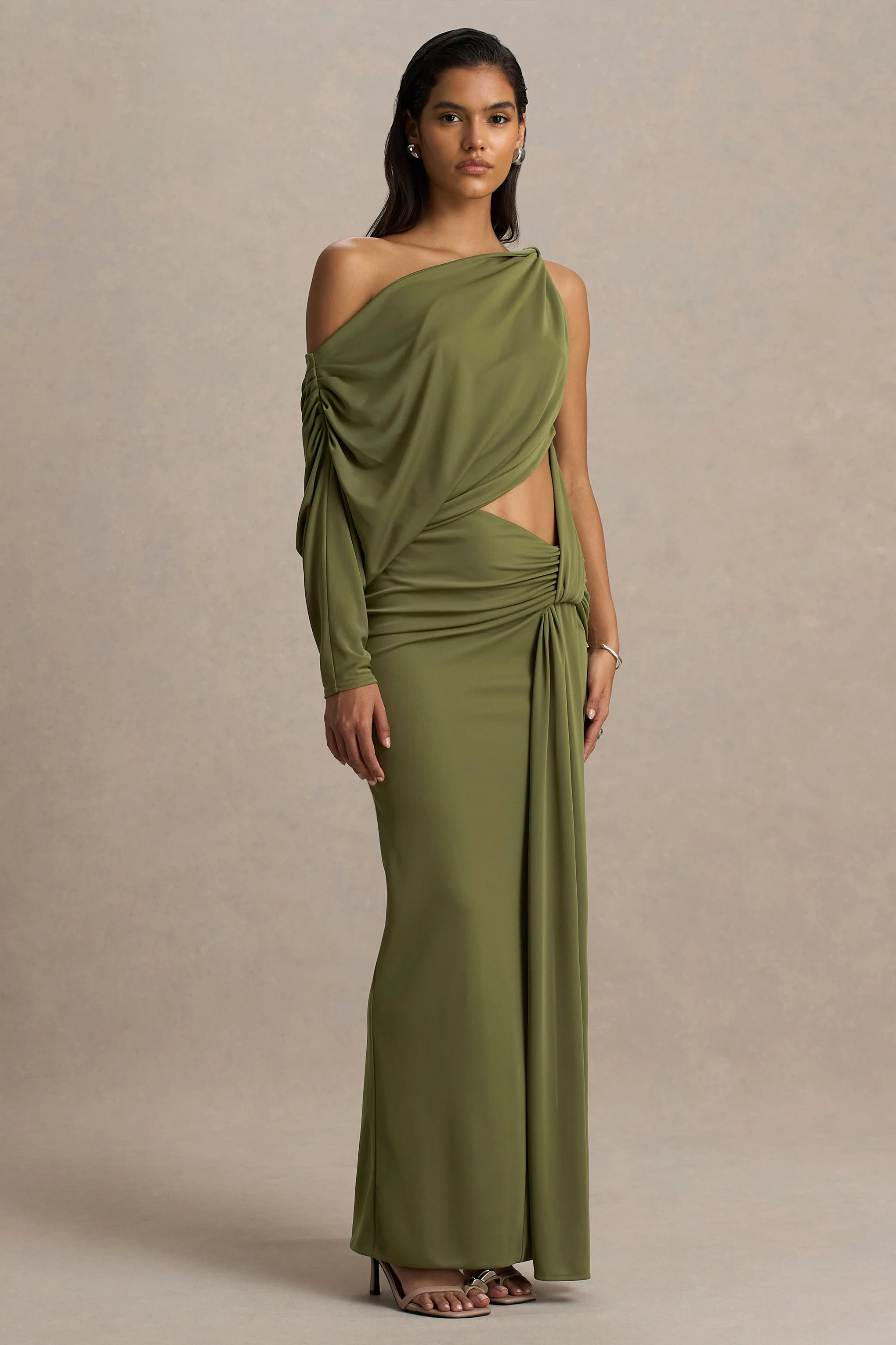 Layla | Olijfgroene Asymmetrische Hals Overslag Maxi Jurk Met uitsnijding En Gerimpeld Detail - Image 3