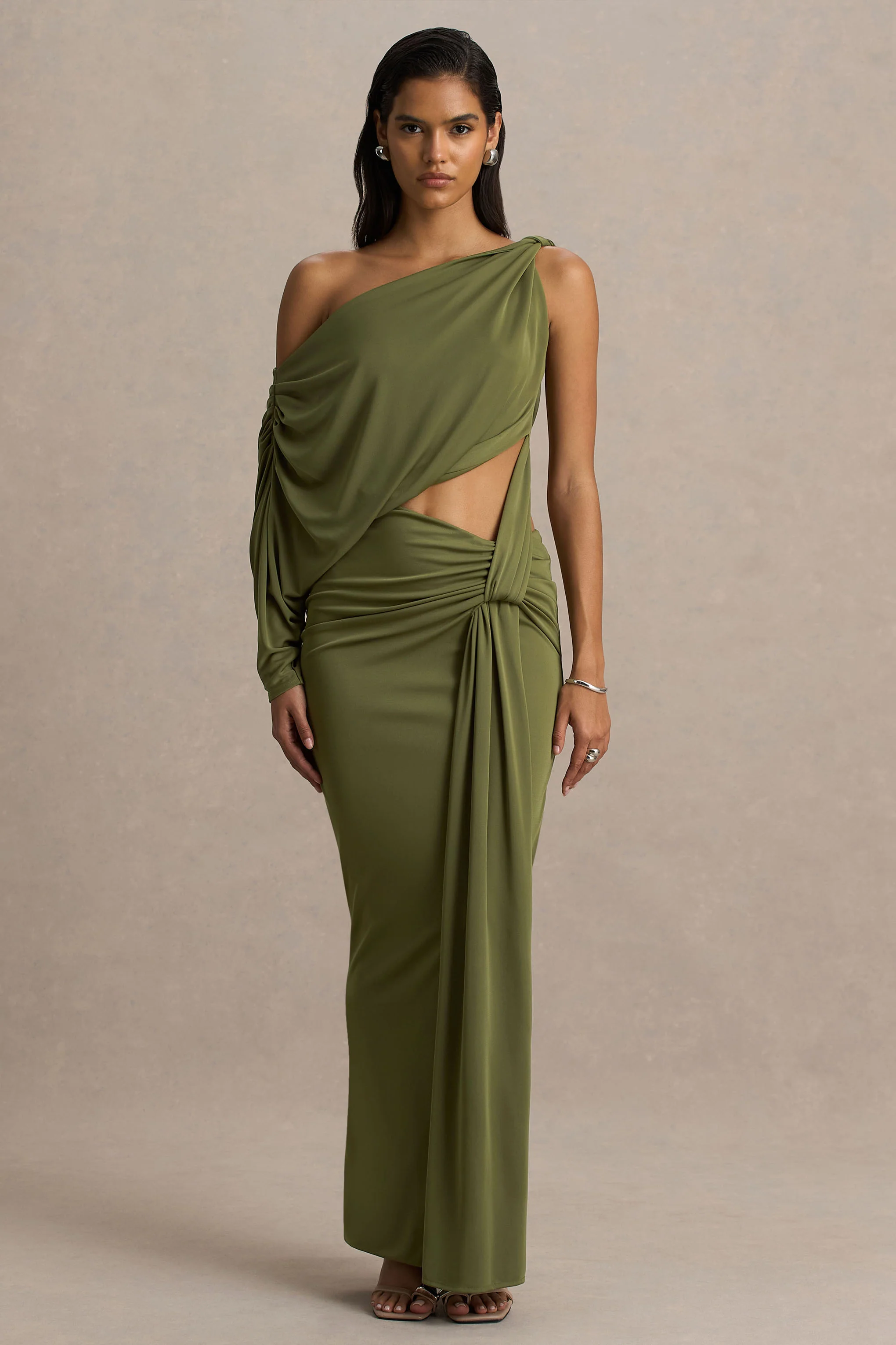 Layla | Olijfgroene Asymmetrische Hals Overslag Maxi Jurk Met uitsnijding En Gerimpeld Detail - Image 5