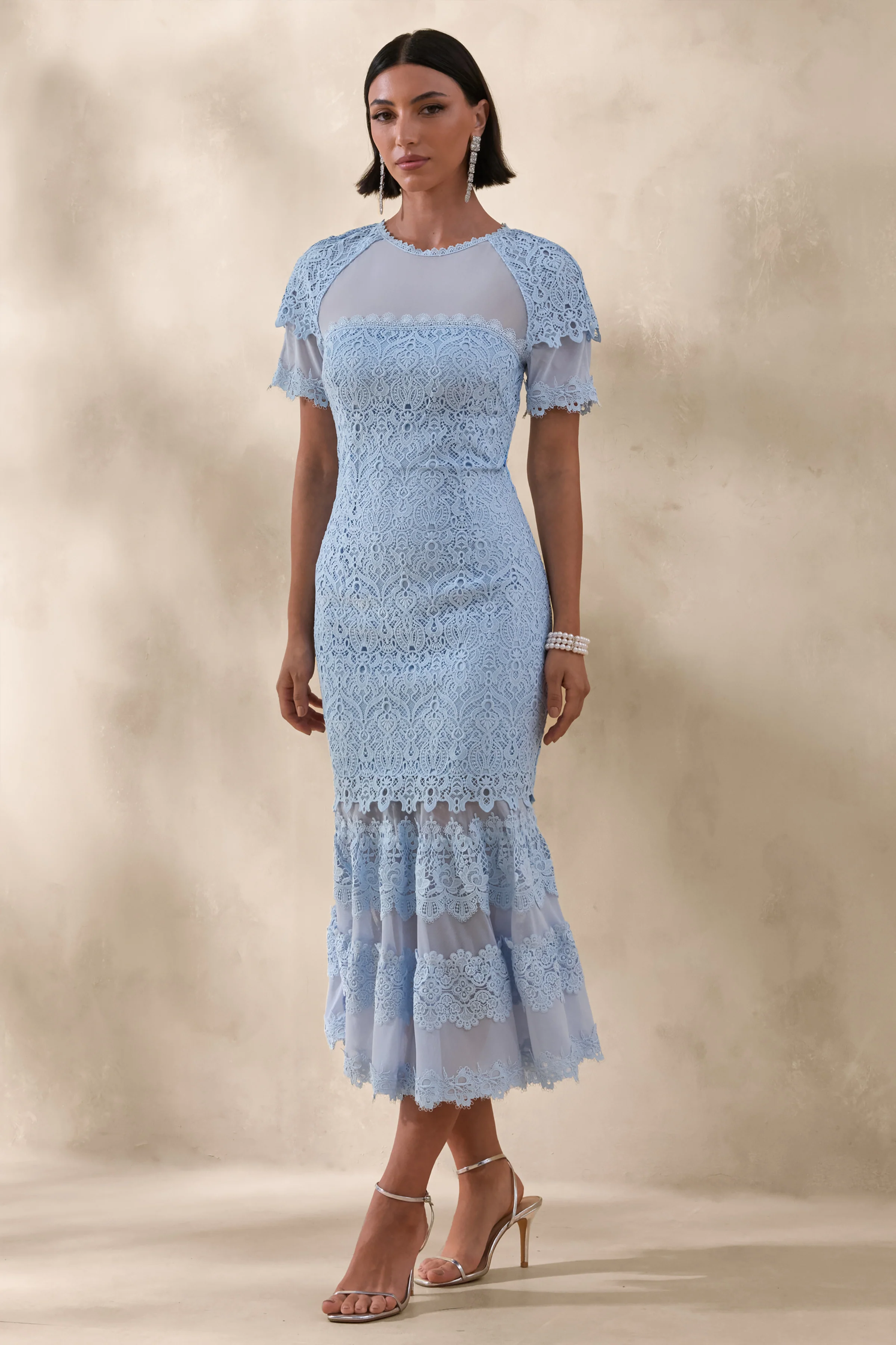 Leanne | Poederblauwe Mesh En Kanten Fishtail Midi Jurk Met Ronde