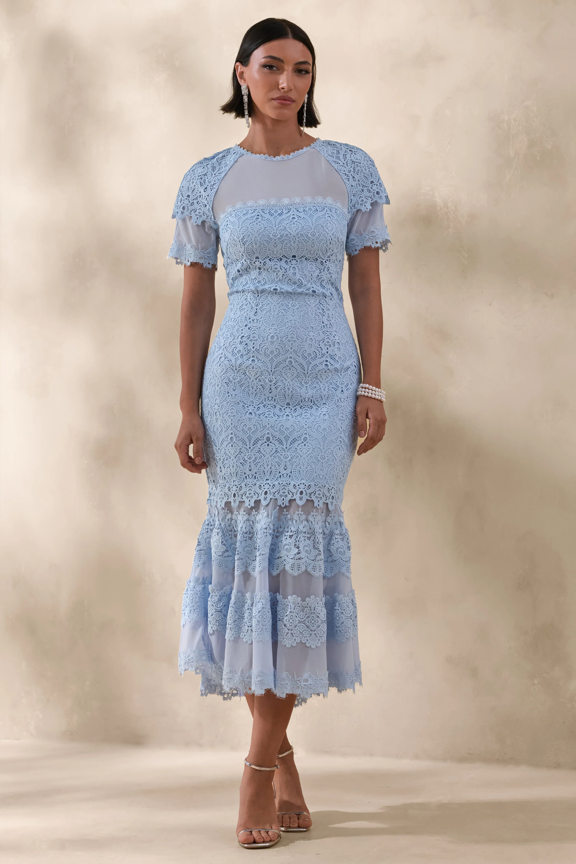 Leanne | Poederblauwe Mesh En Kanten Fishtail Midi Jurk Met Ronde - Image 4