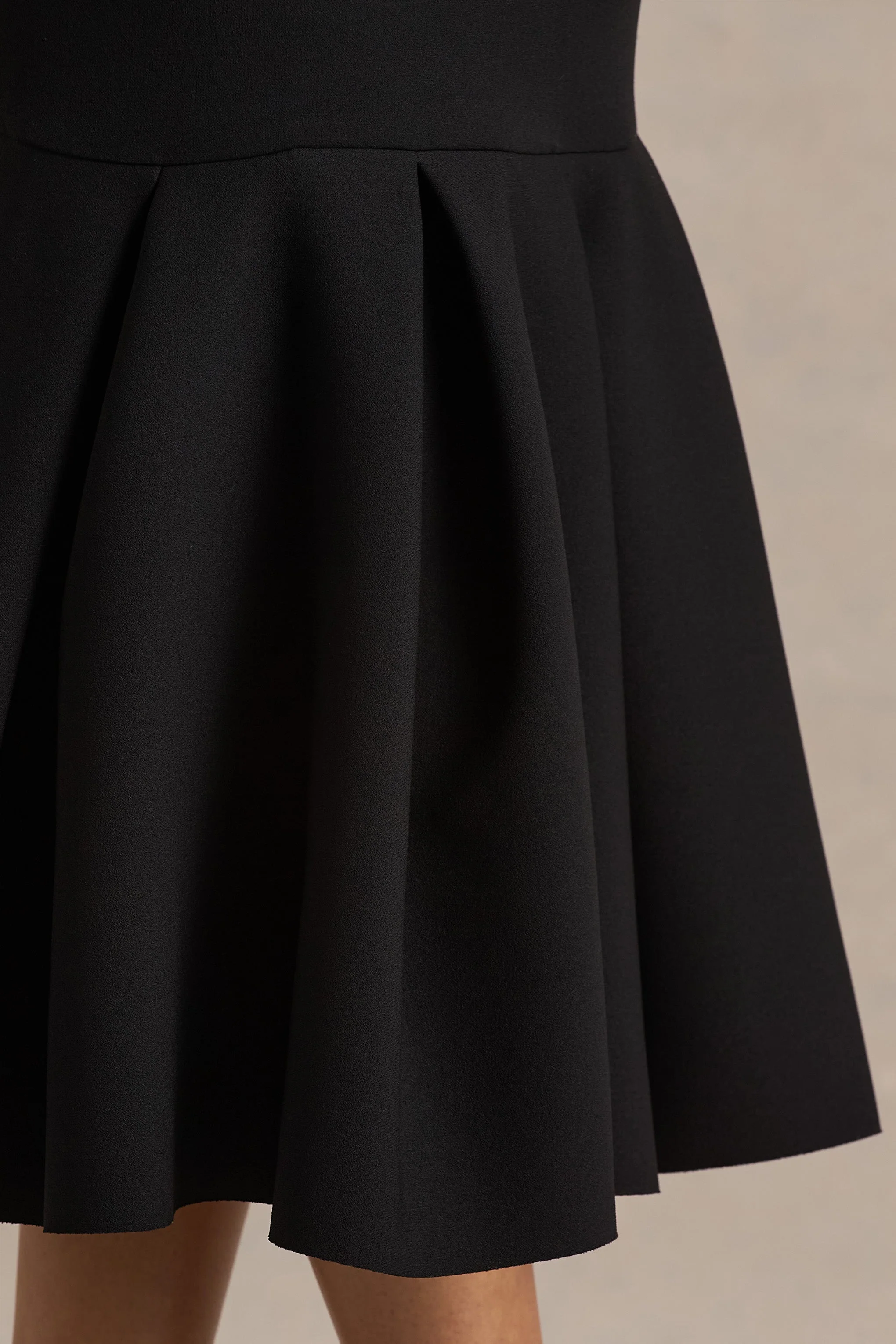 Liberty | Zwarte Hoge Hals Meermin Maxi Jurk Met Ruches detail - Image 6