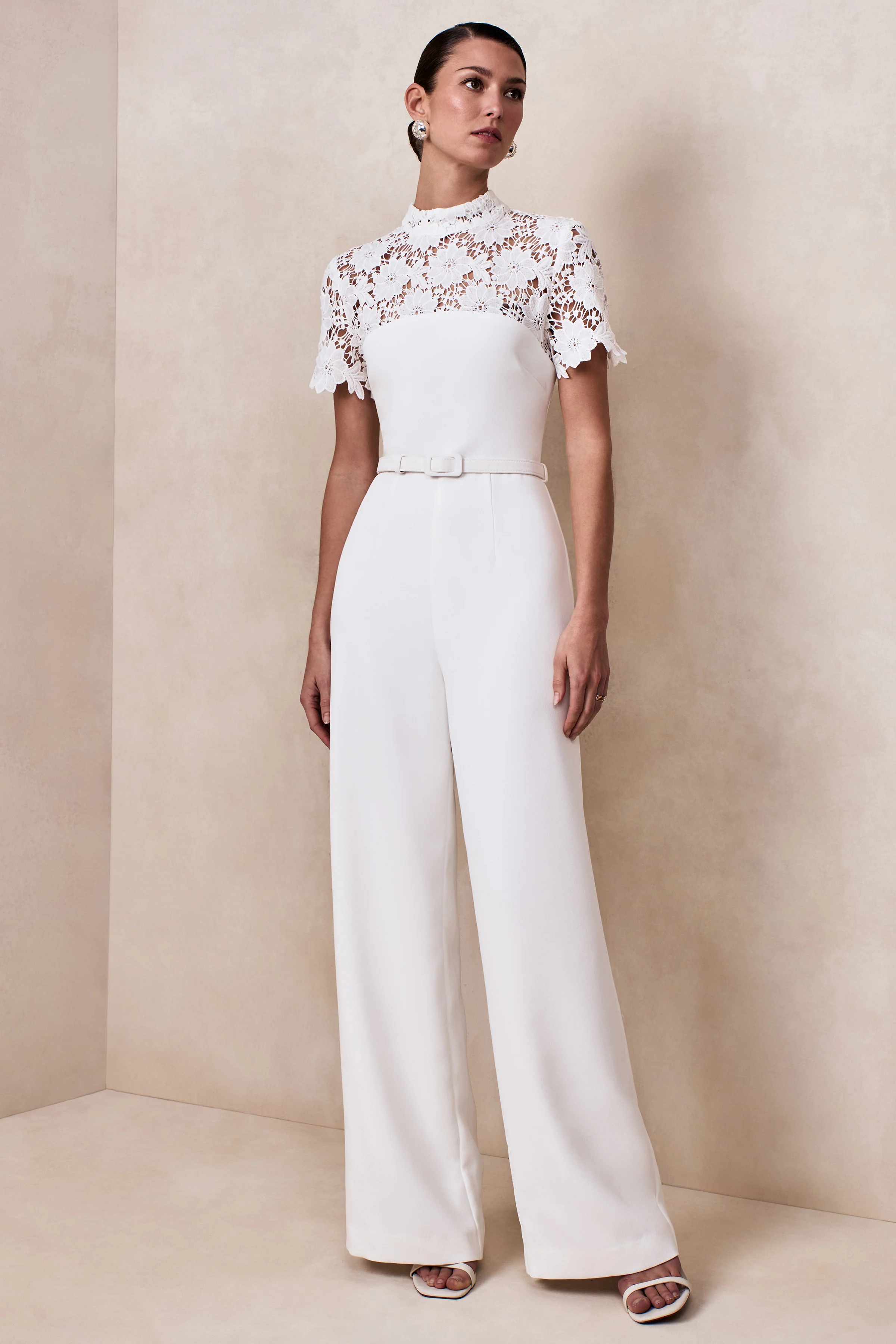 Liliana | Witte Hoge Hals Jumpsuit Met Kanten Details - Image 5