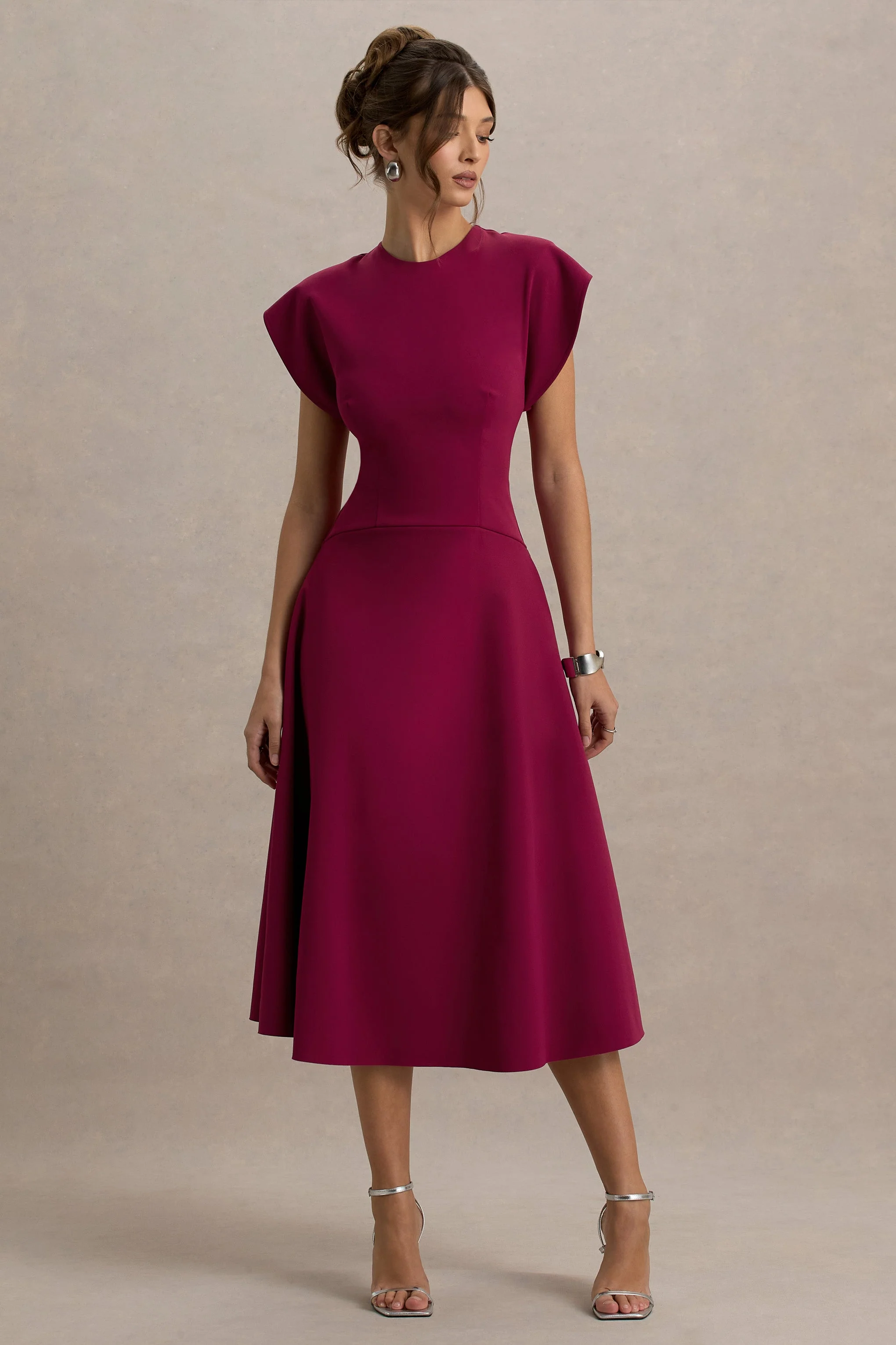 Linda | Donkere Kersenrode Ronde Hals Midi Jurk Met Cape Mouwen - Image 5