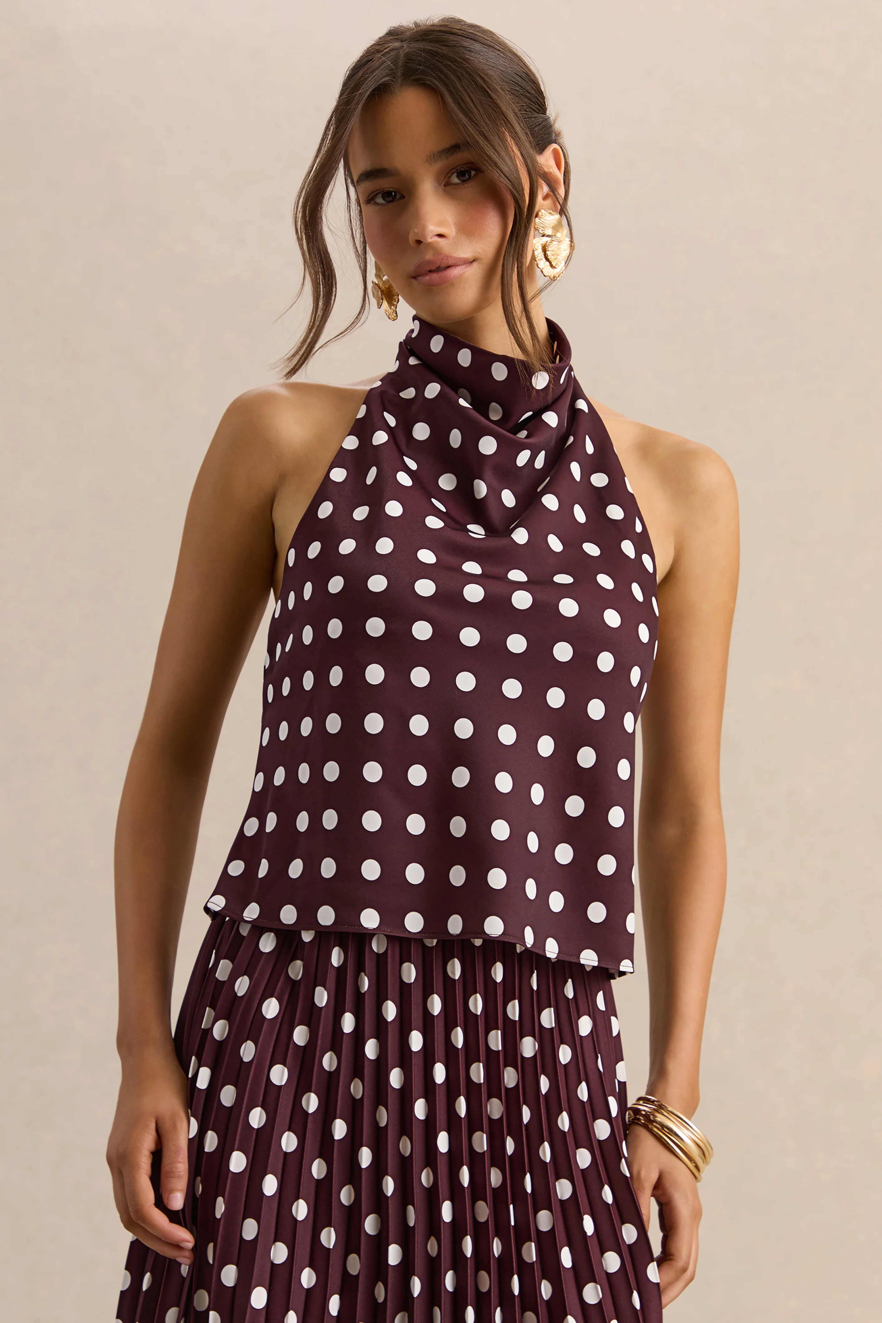 Lirona | Bruine Stippen Print Satijnen Top Met Hoge Hals - Image 2