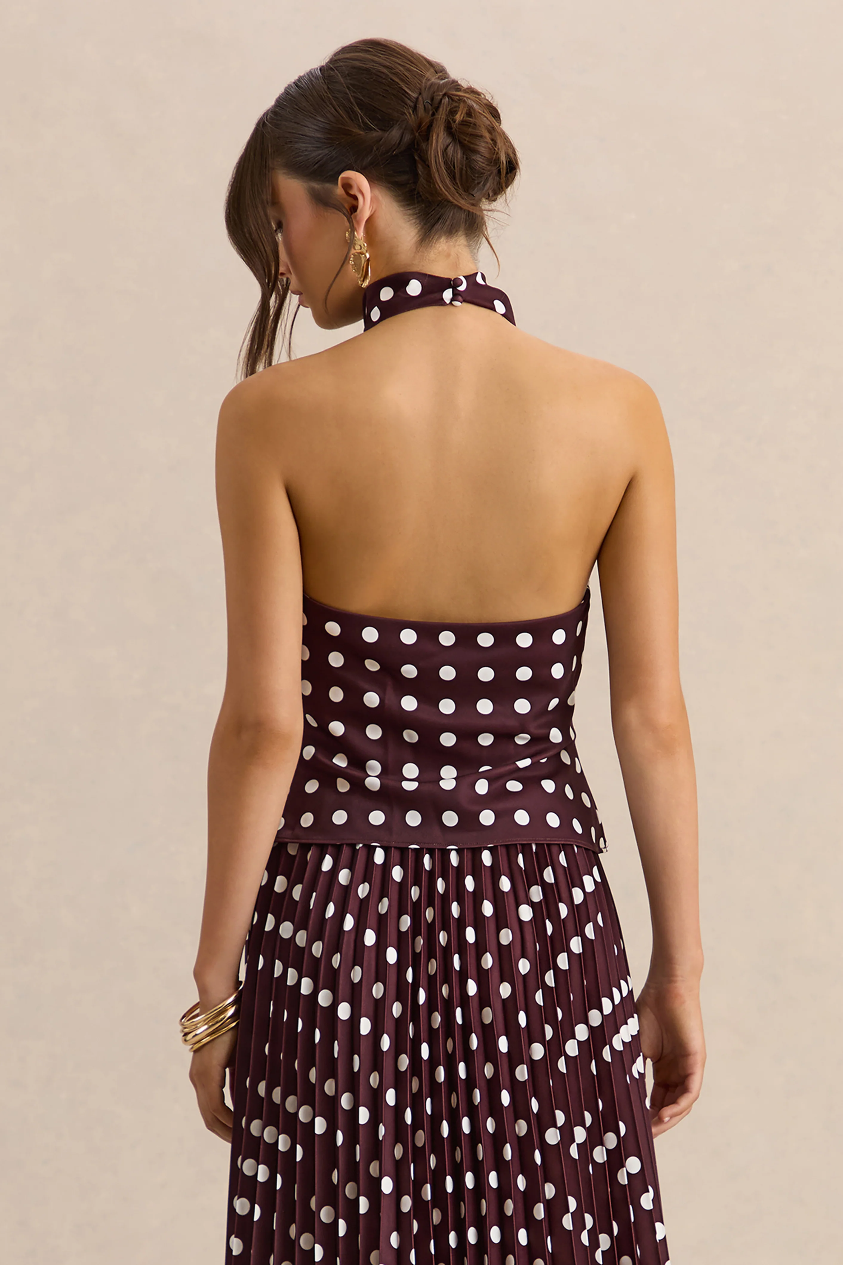 Lirona | Bruine Stippen Print Satijnen Top Met Hoge Hals - Image 3
