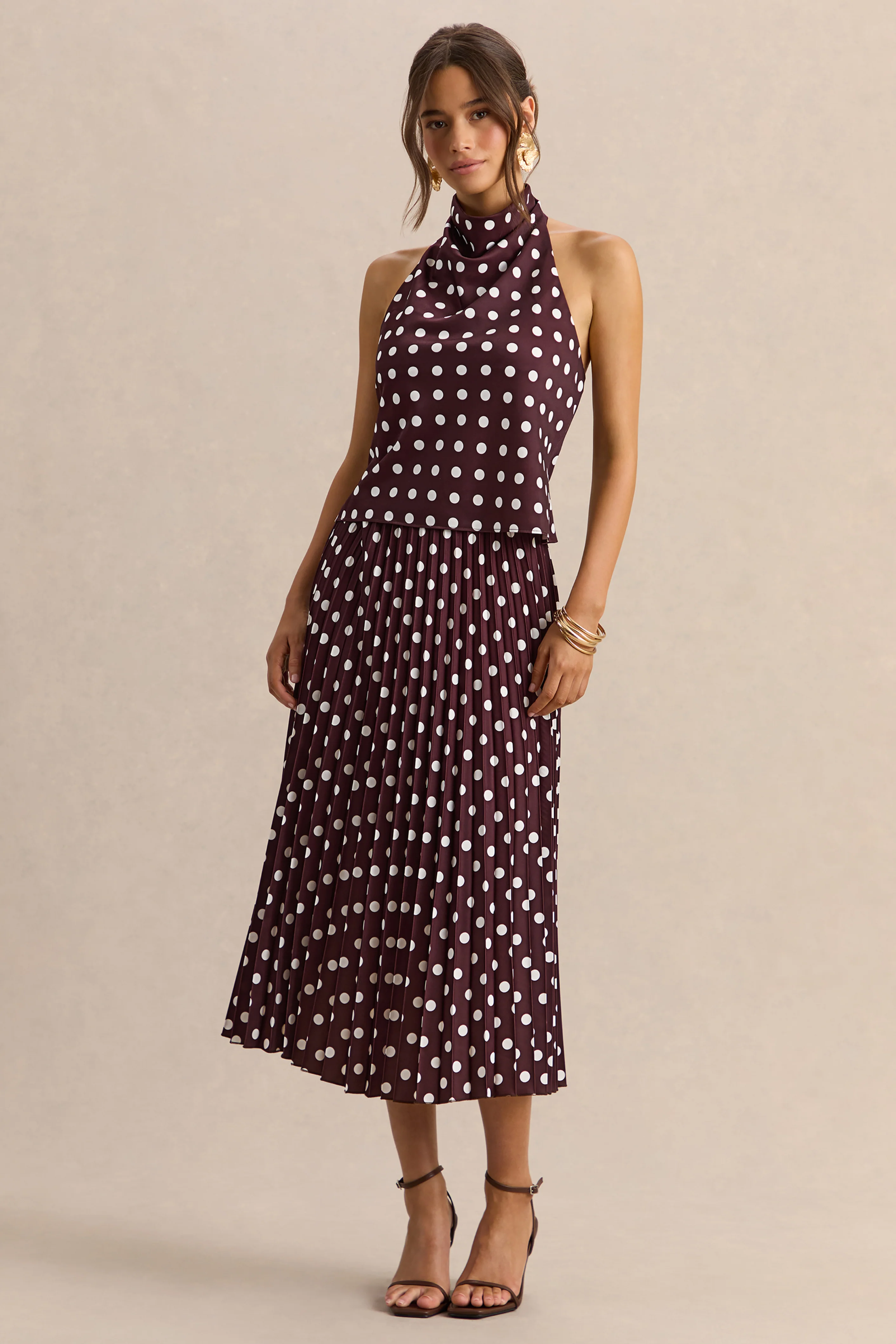 Lirona | Bruine Stippen Print Satijnen Top Met Hoge Hals - Image 4