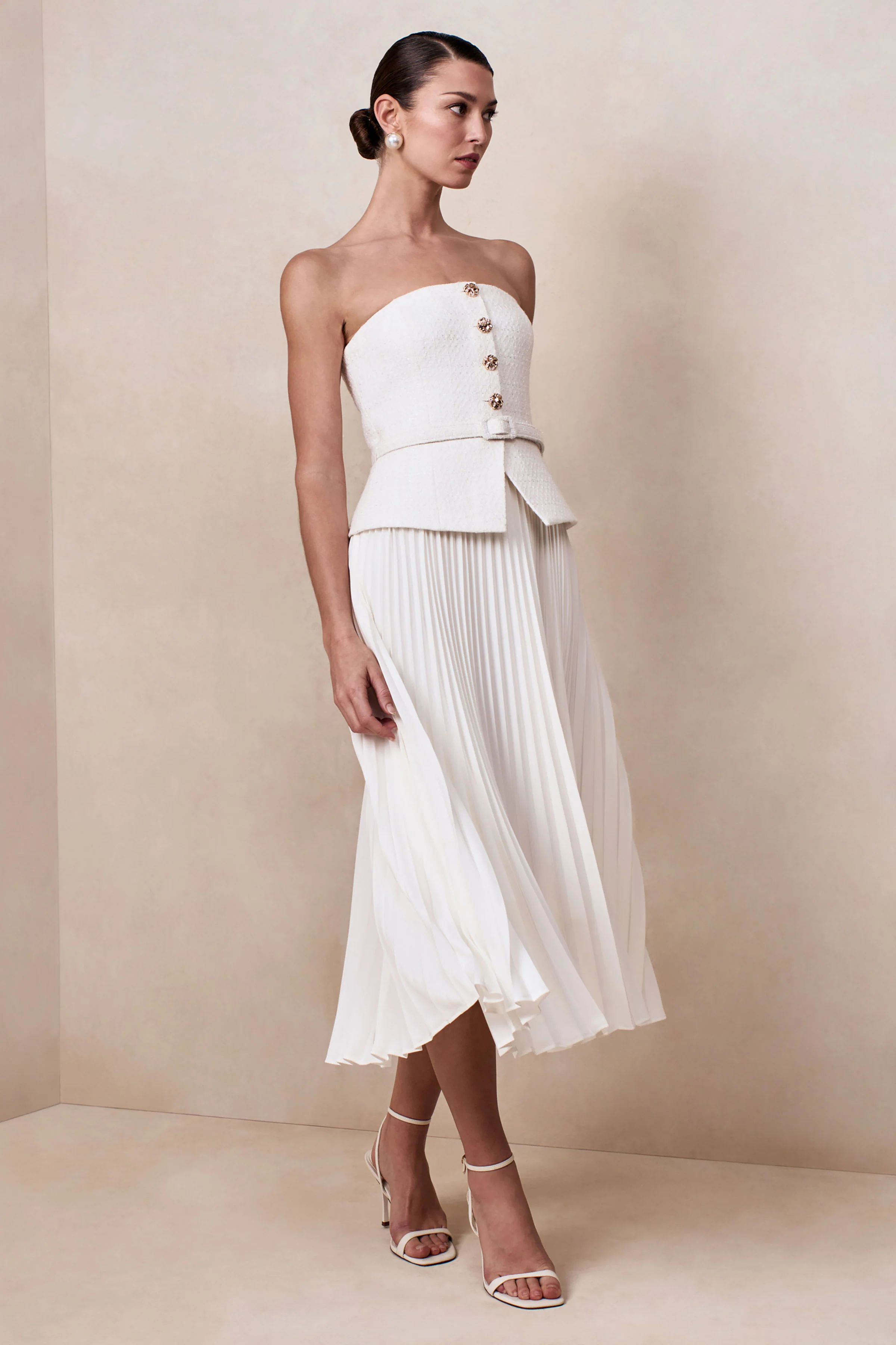 Lizzy | Crème Vierkante Hals Midi Jurk Met Geplooide Rok - Image 6