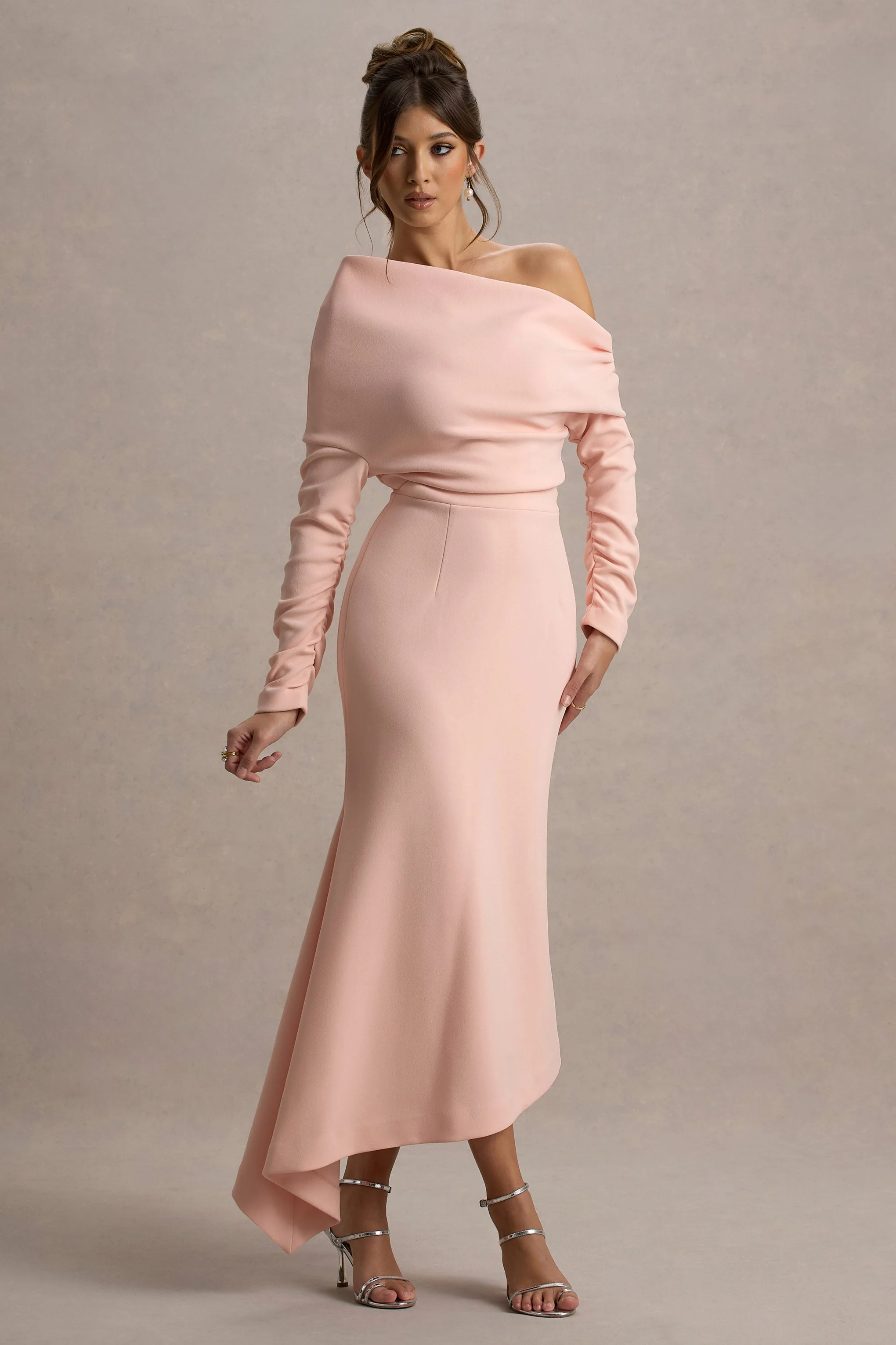 Lou | Rode Asymmetrische Maxi Jurk Met Blote Schouder