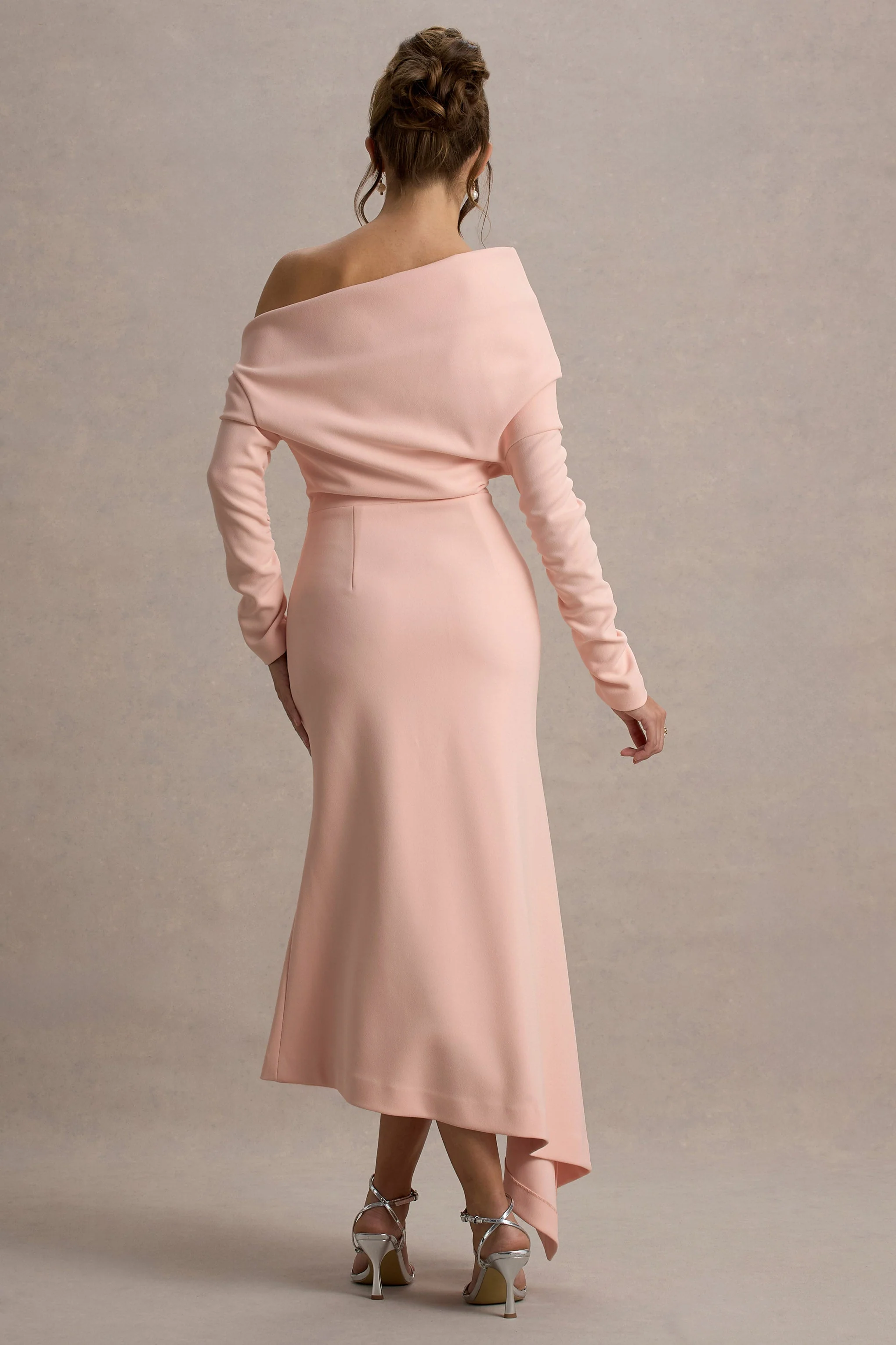 Lou | Rode Asymmetrische Maxi Jurk Met Blote Schouder - Image 2