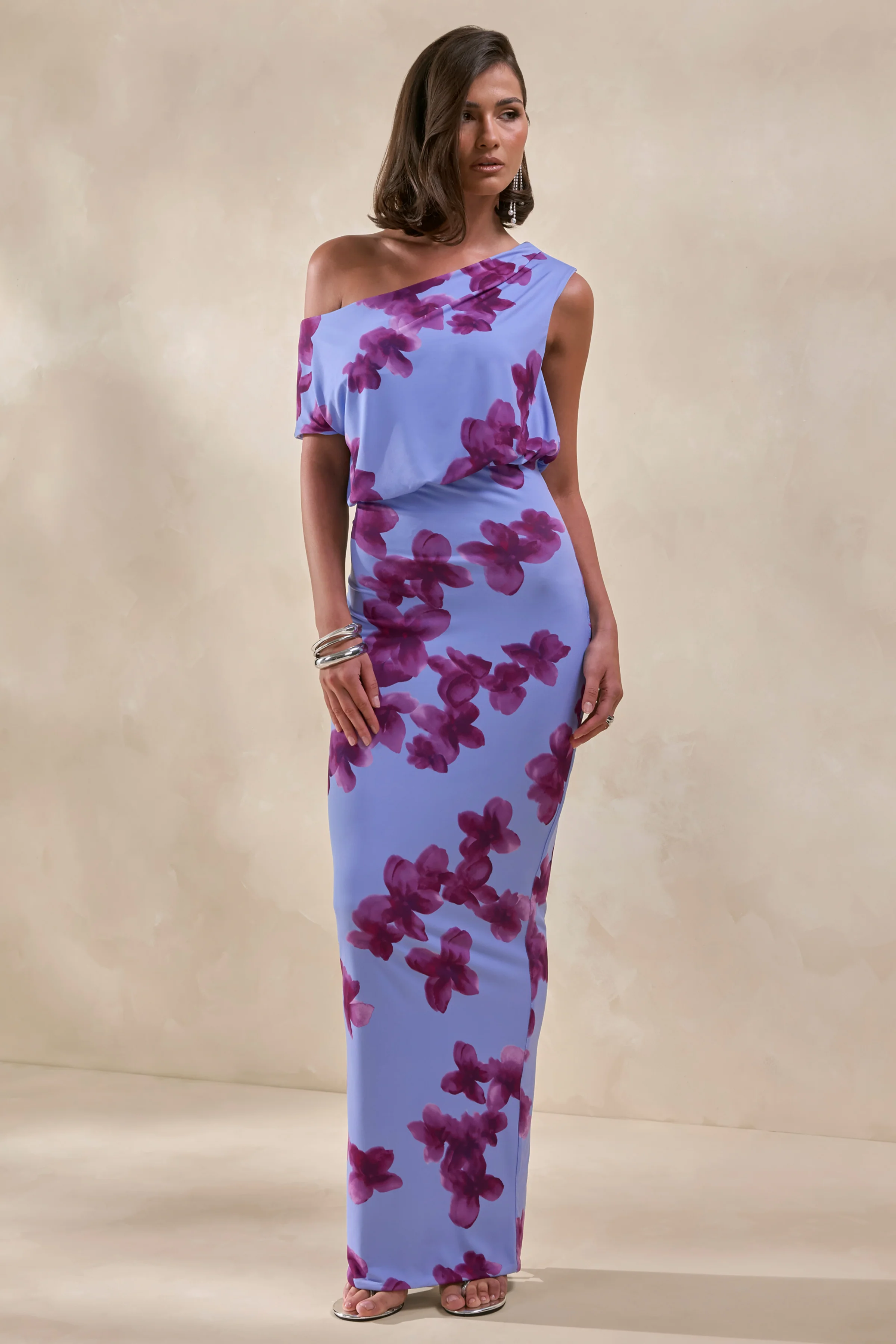 Louisa | Maxi-jurk met asymmetrische halslijn en vervaagde bloemenprint - Image 4