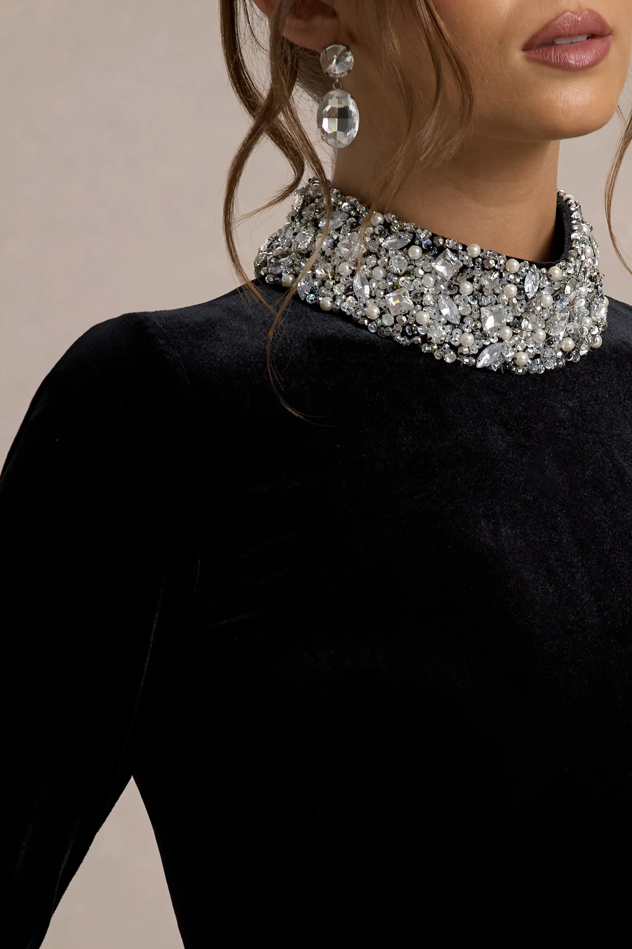 Love Lost | Zwarte Fluwelen Versierde Maxi Jurk Met Gedraaide Detail - Image 6