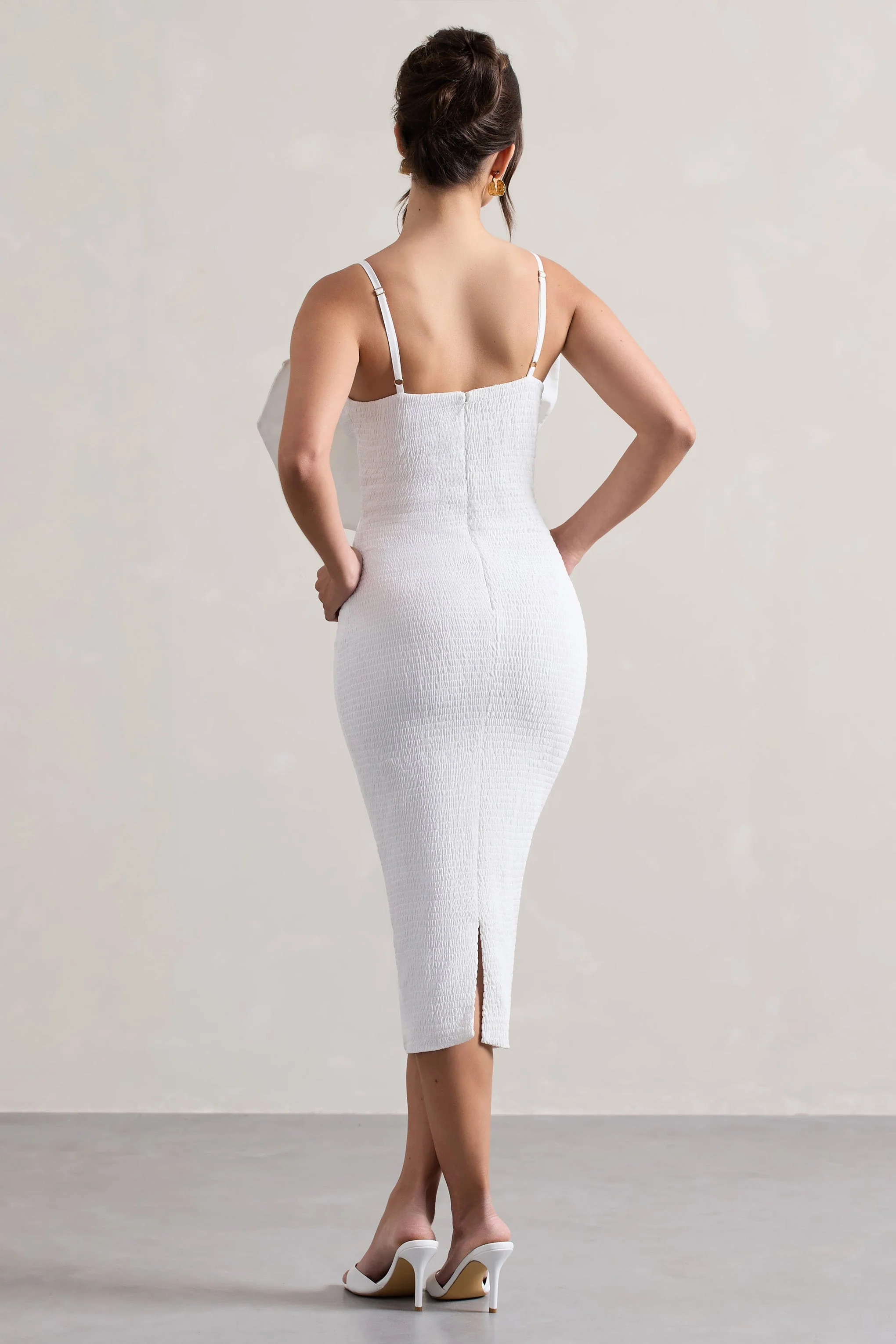 Love Poem | Witte Body Con Midi Jurk Met Oversized Strik Detail - Image 2